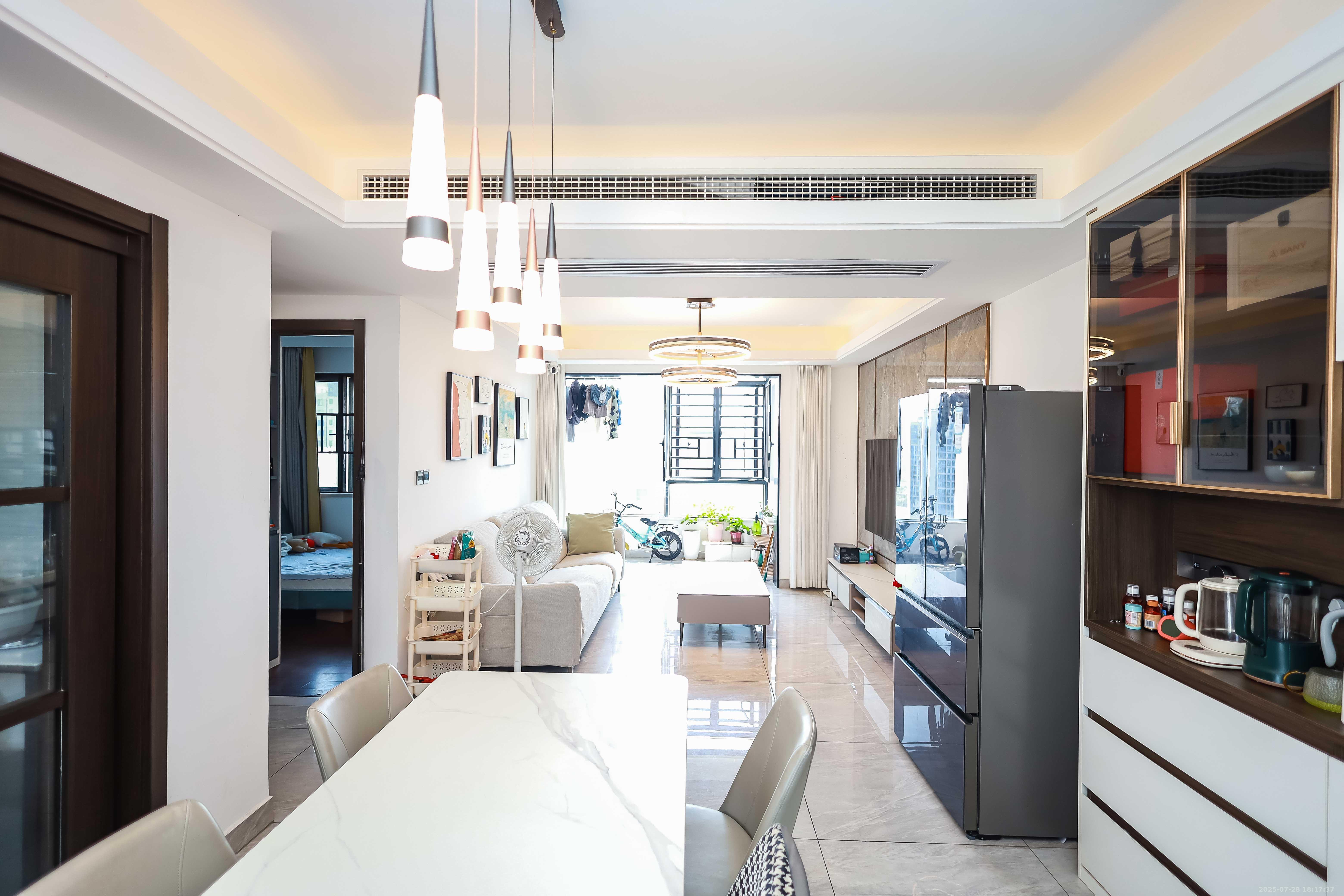 长沙美的麓府 4室2厅2卫 118.0万 长沙美的麓府 4室2厅2卫 118.0万客厅