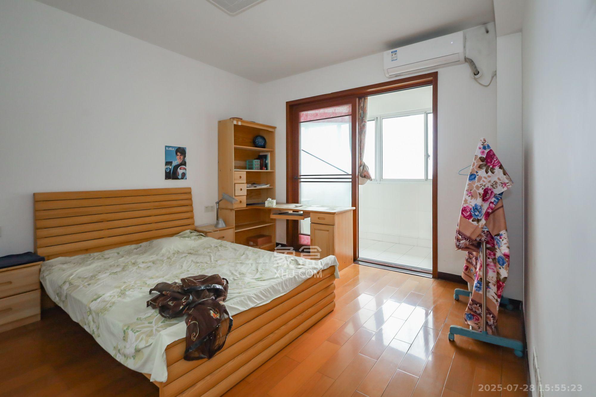 枫树园 4室2厅2卫 3500.0元/月 枫树园 4室2厅2卫 3500.0元/月室内图