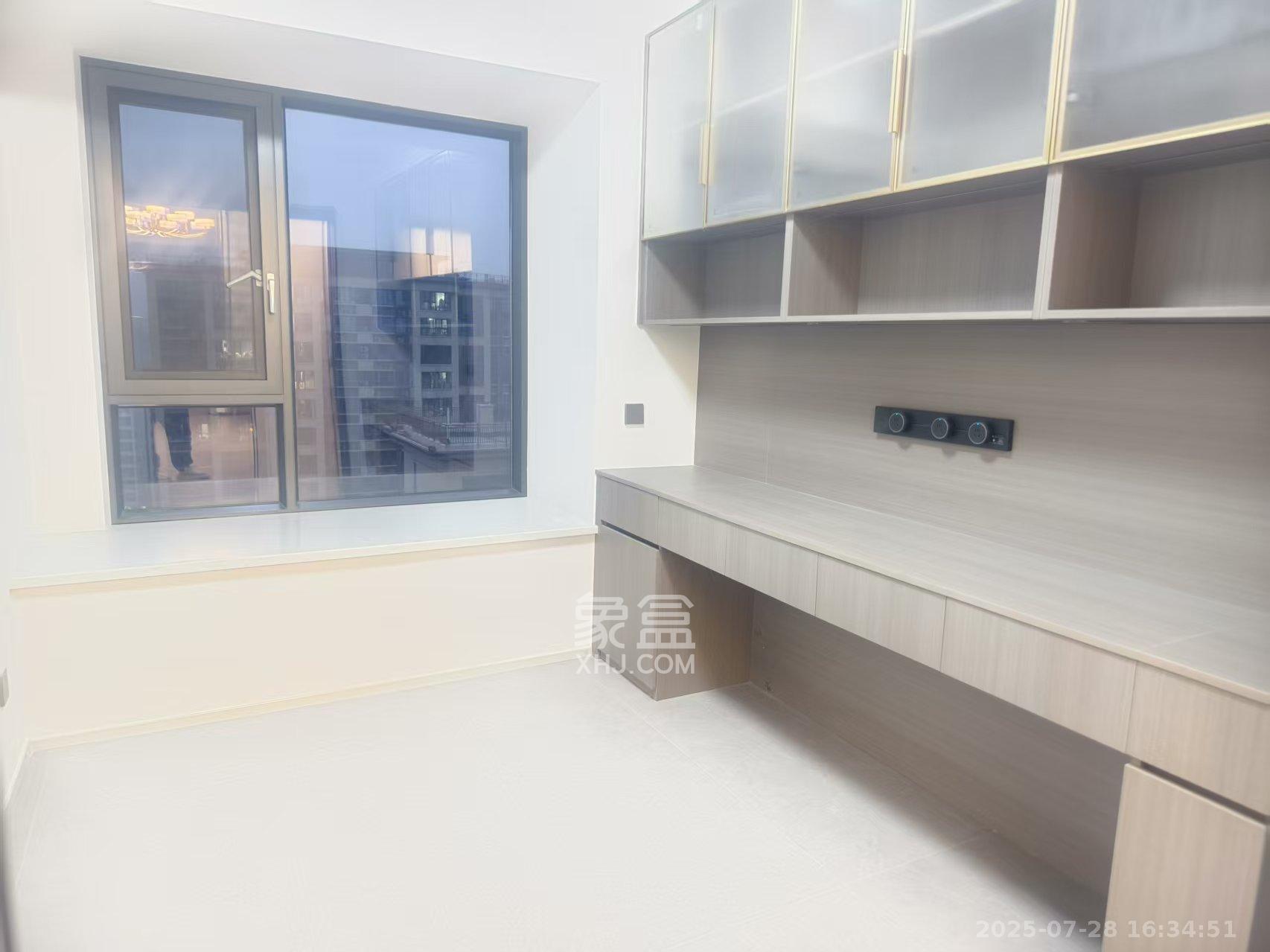 蓝光雍锦半岛  4室2厅2卫    4000.0元/月室内图