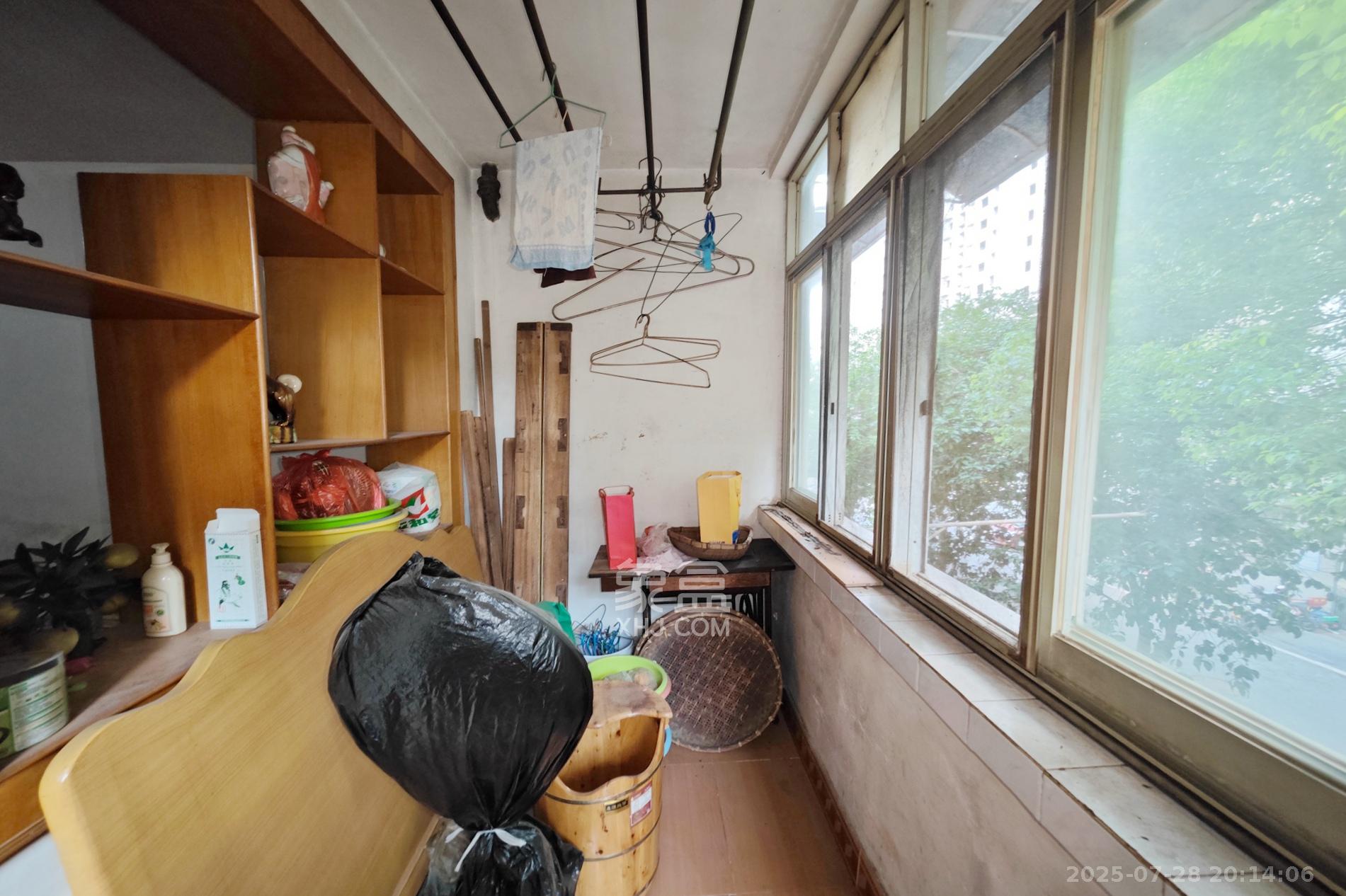 梨子山小区  2室1厅1卫    52.0万阳台