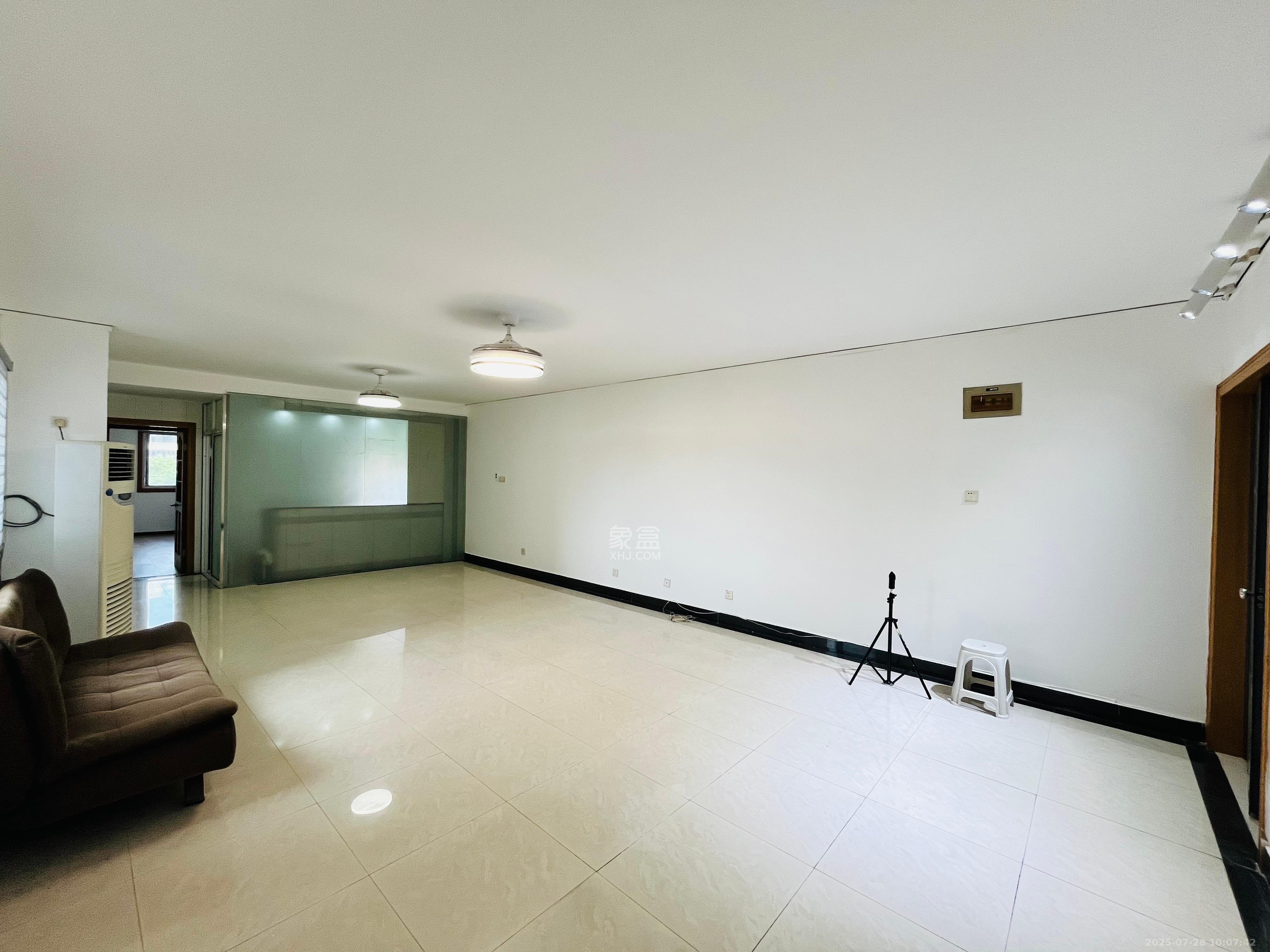 南园小区 4室2厅1卫 3000.0元/月 南园小区 4室2厅1卫 3000.0元/月室内图