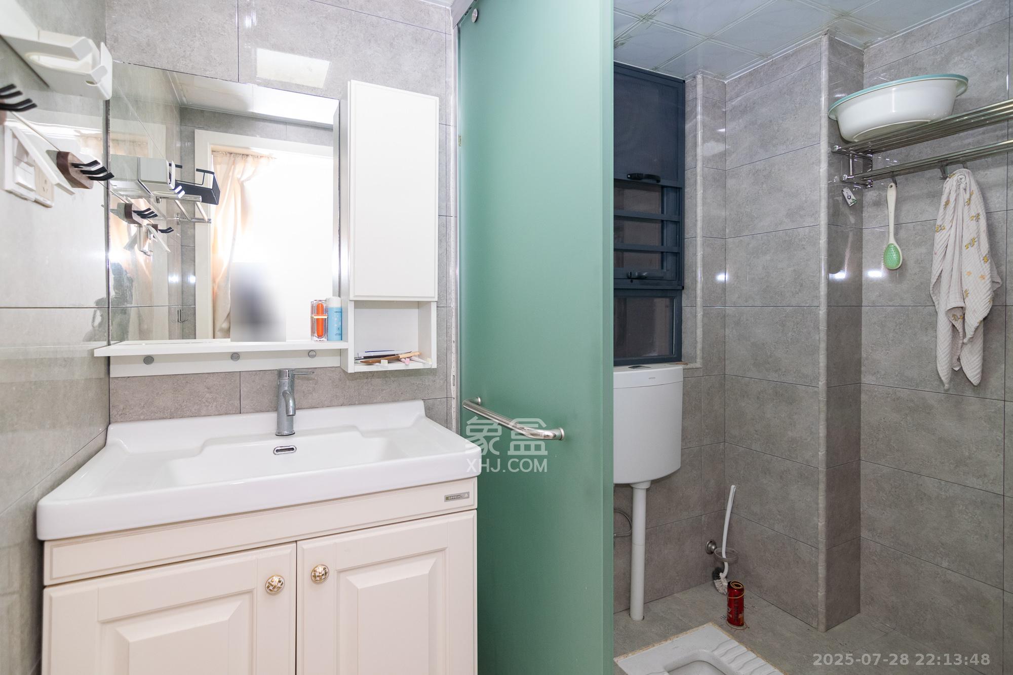 中粮鸿云 3室2厅1卫 75.80万 中粮鸿云 3室2厅1卫 75.80万卫生间