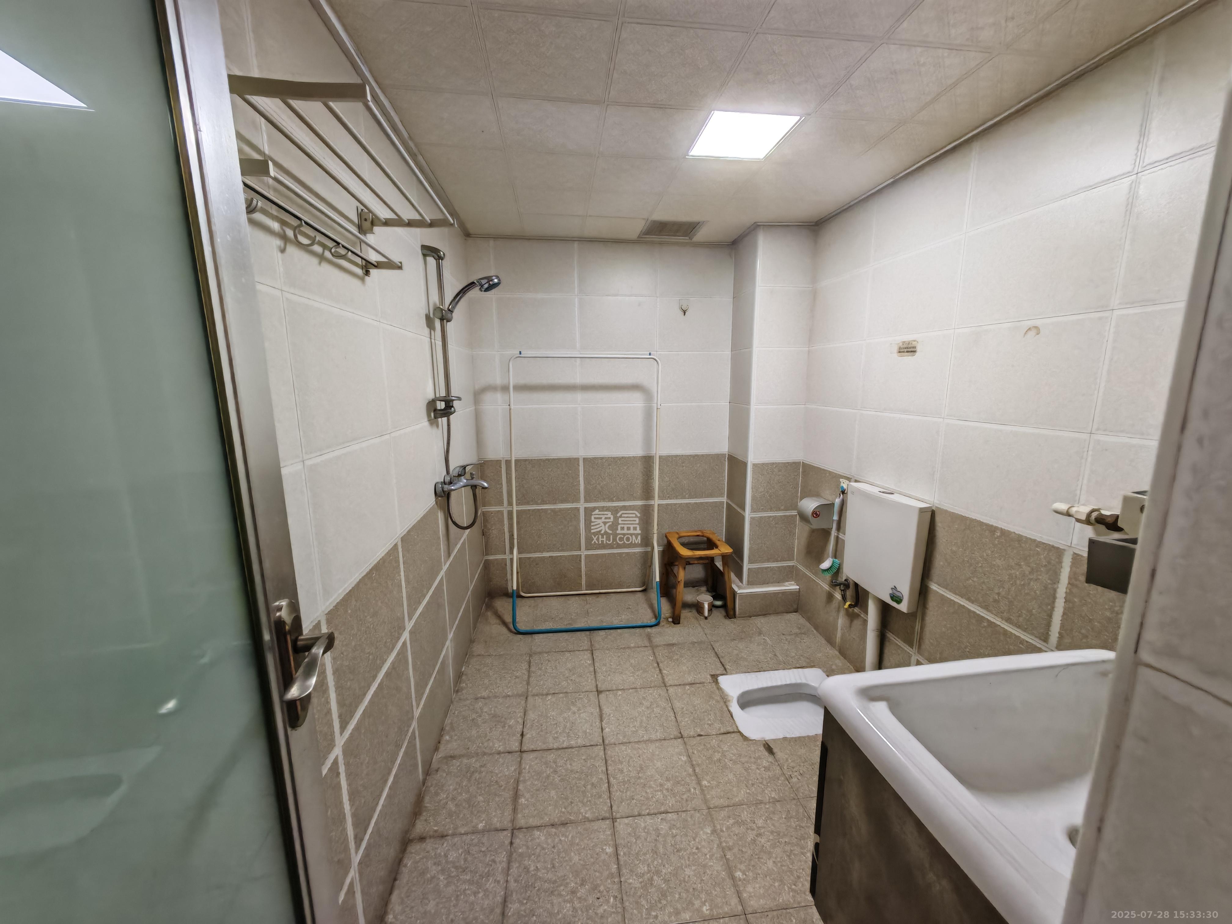 左岸右岸 1室1厅1卫 1300.0元/月 左岸右岸 1室1厅1卫 1300.0元/月室内图