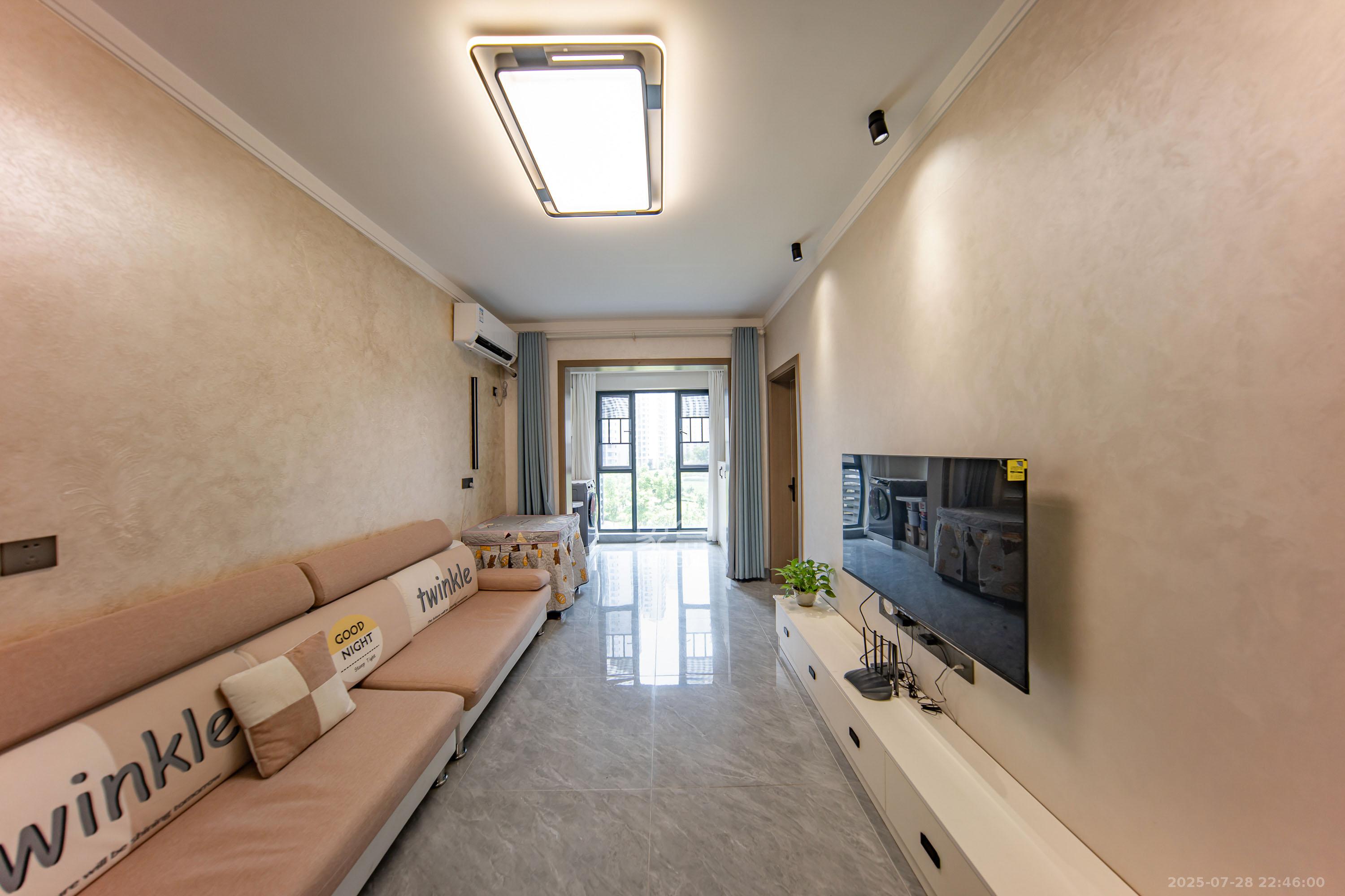 蔷薇国际 2室1厅1卫 49.8万 蔷薇国际 2室1厅1卫 49.8万客厅