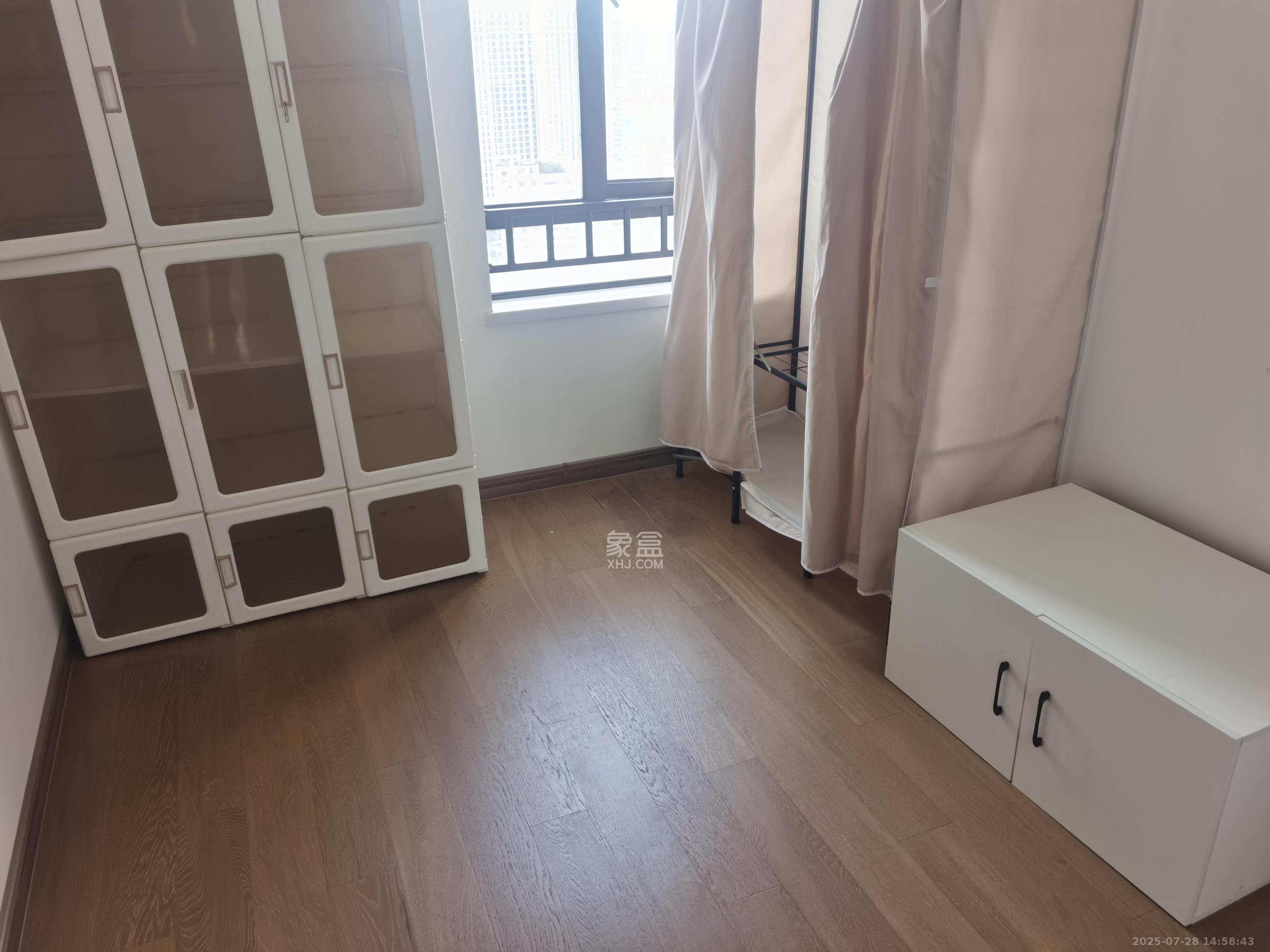 卓越江岸  4室2厅2卫    3300.0元/月室内图