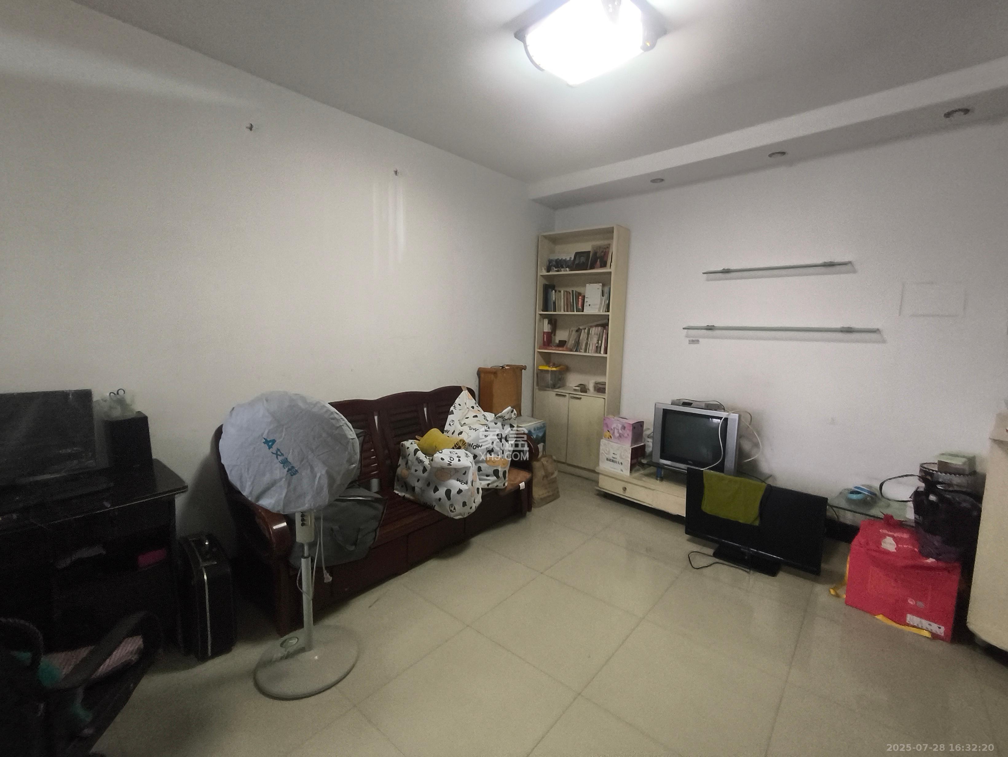 晶华美地 1室1厅1卫 1300.0元/月 晶华美地 1室1厅1卫 1300.0元/月室内图