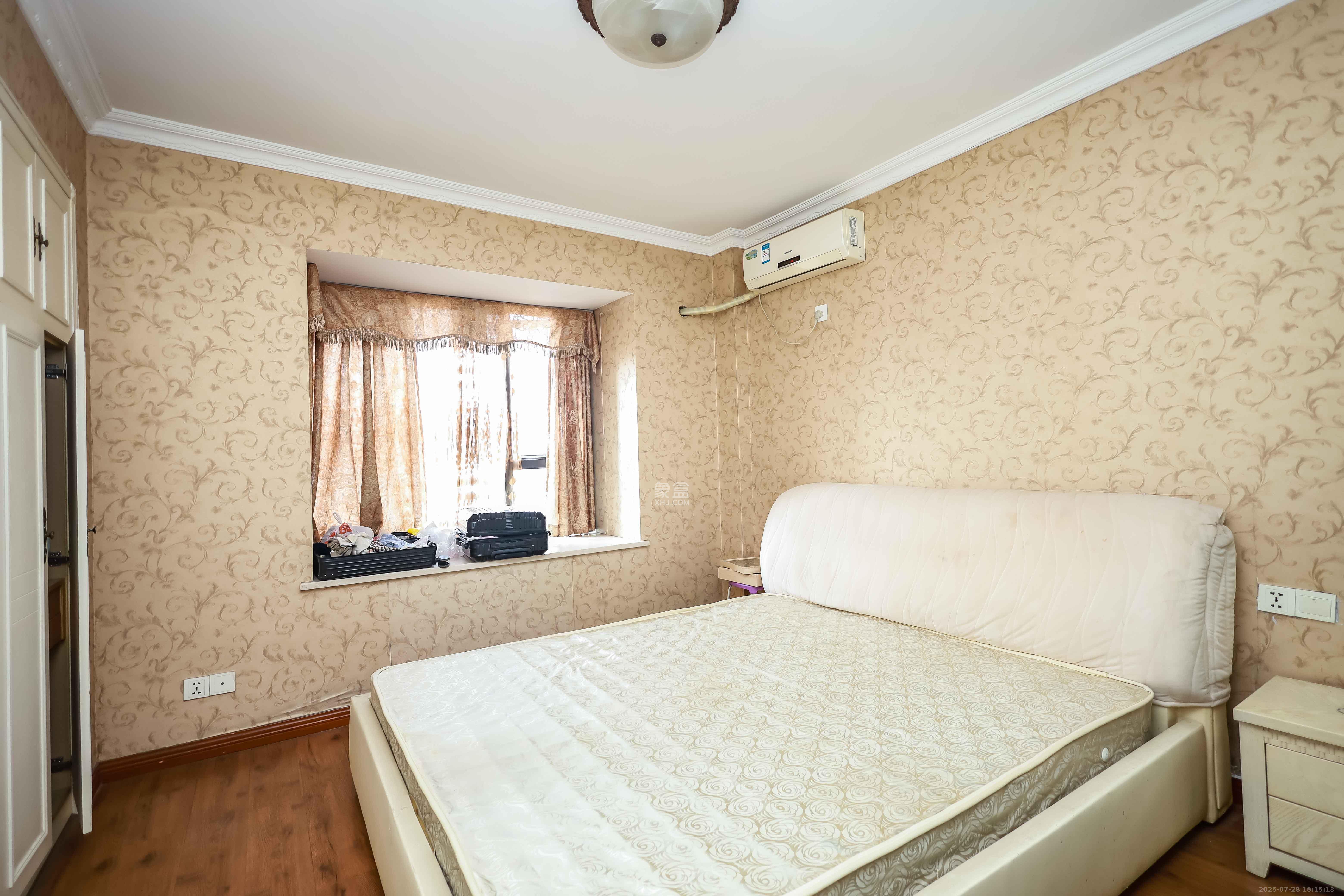 西城龙庭  3室2厅2卫    88.0万卧室