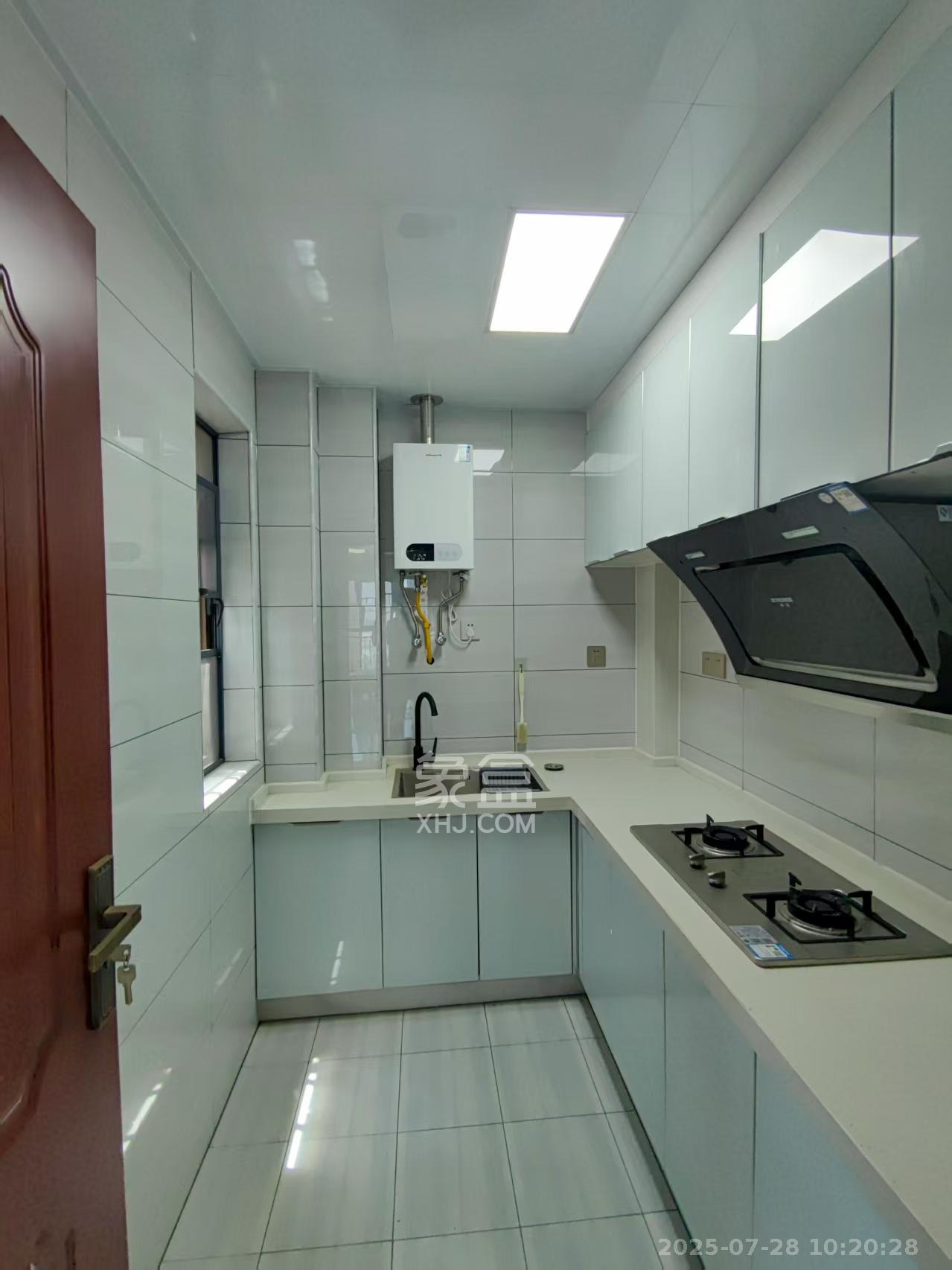 紫鑫御湖湾  3室2厅2卫    2200.0元/月 紫鑫御湖湾  3室2厅2卫    2200.0元/月室内图