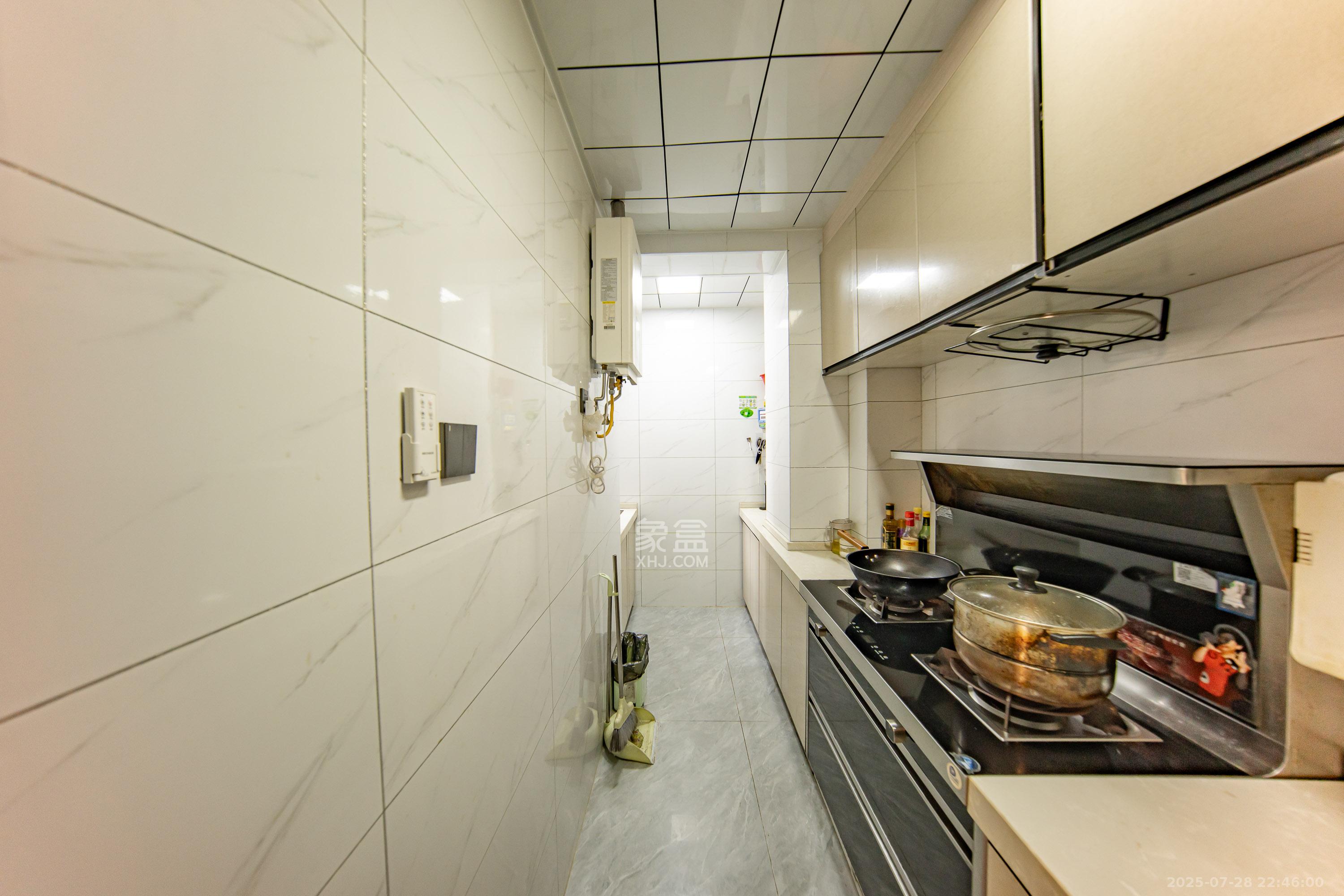 蔷薇国际 2室1厅1卫 49.8万 蔷薇国际 2室1厅1卫 49.8万厨房