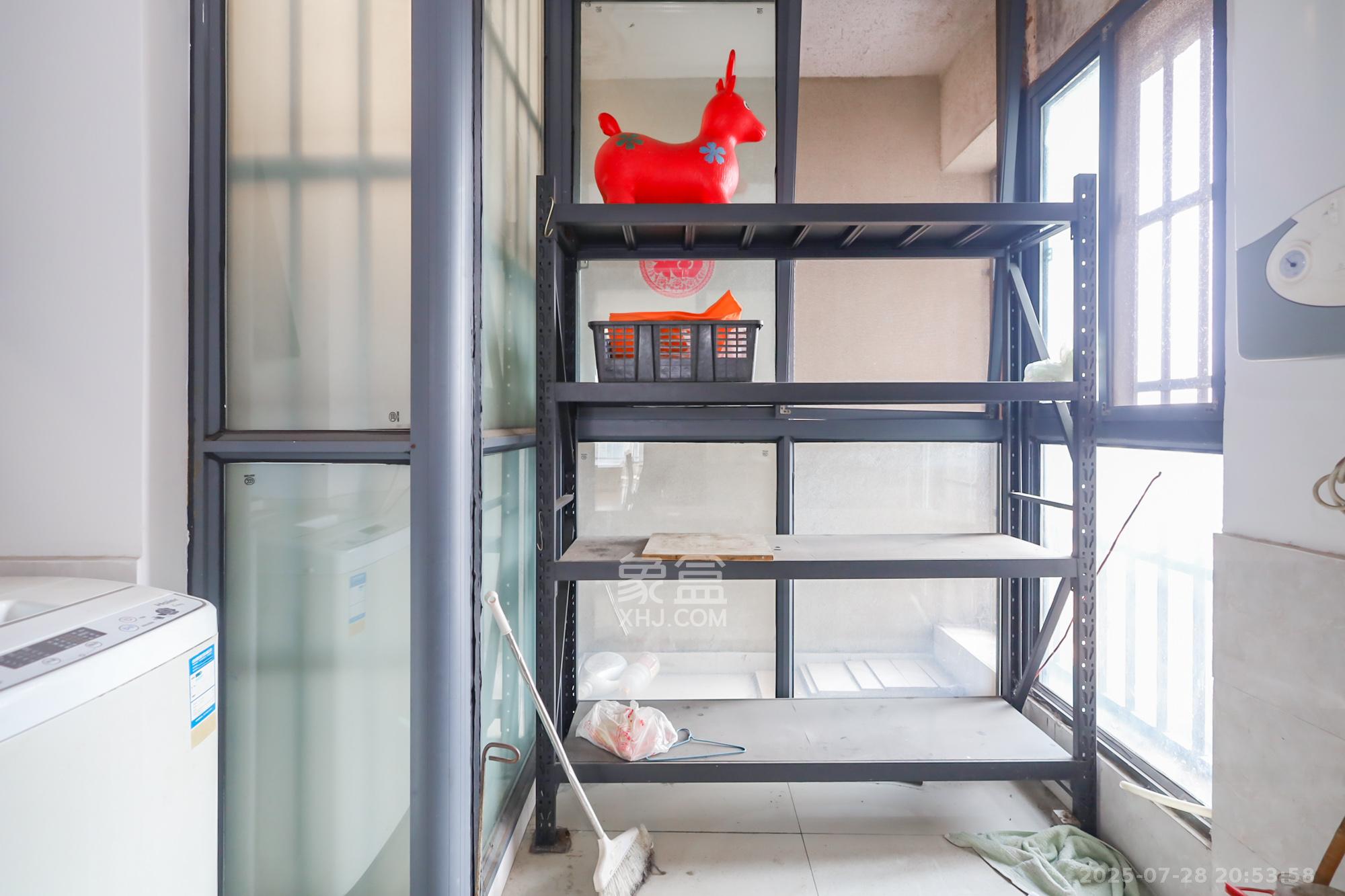 奥克斯广场 3室2厅2卫 130.0万 奥克斯广场 3室2厅2卫 130.0万阳台