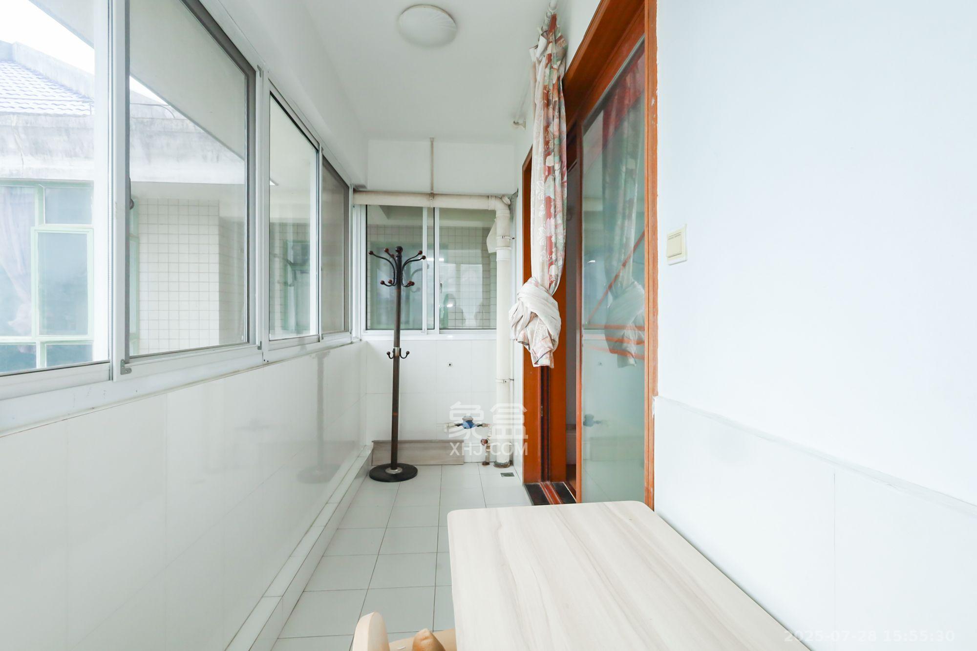 枫树园 4室2厅2卫 3500.0元/月 枫树园 4室2厅2卫 3500.0元/月室内图