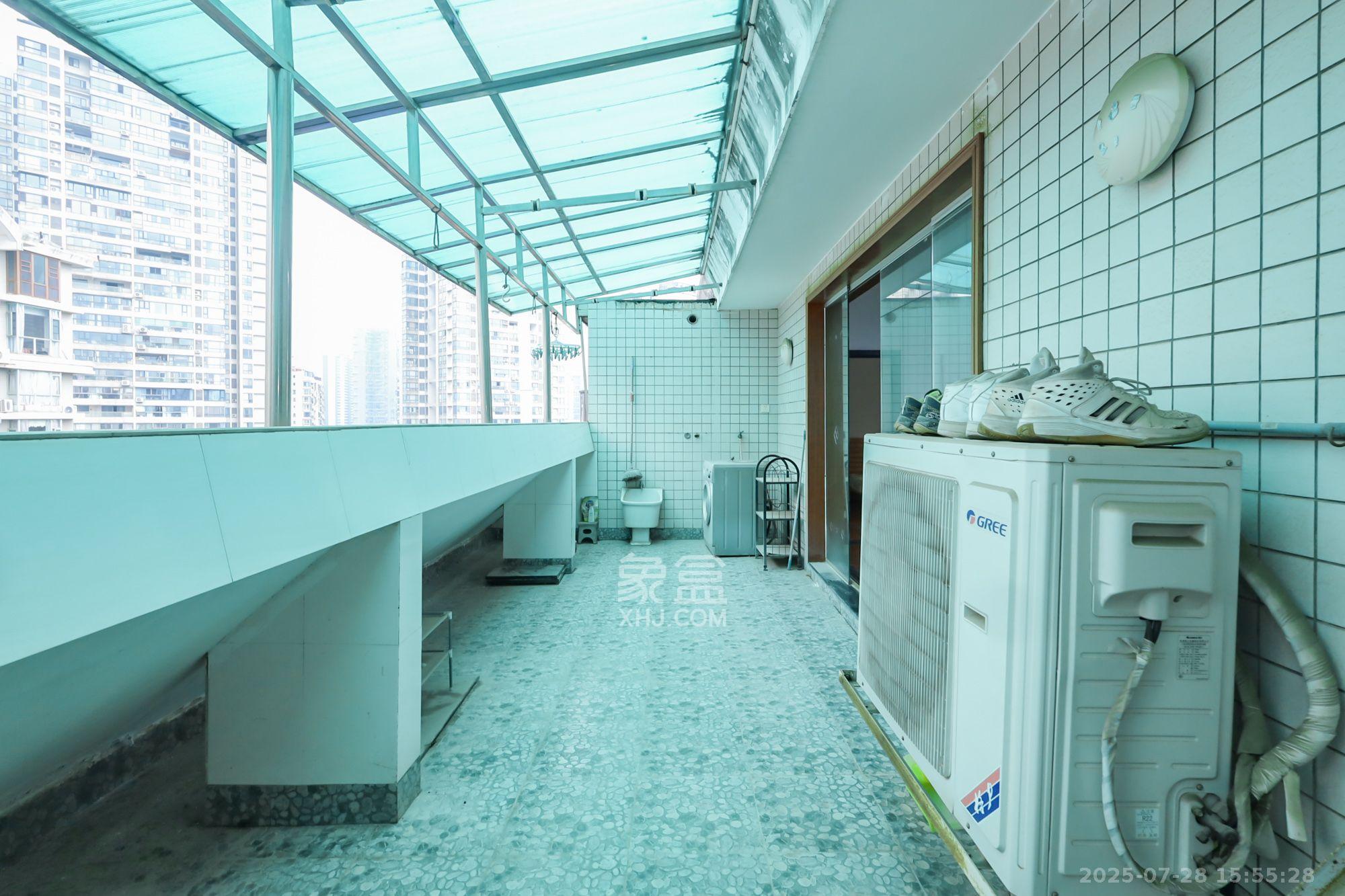 枫树园 4室2厅2卫 3500.0元/月 枫树园 4室2厅2卫 3500.0元/月室内图