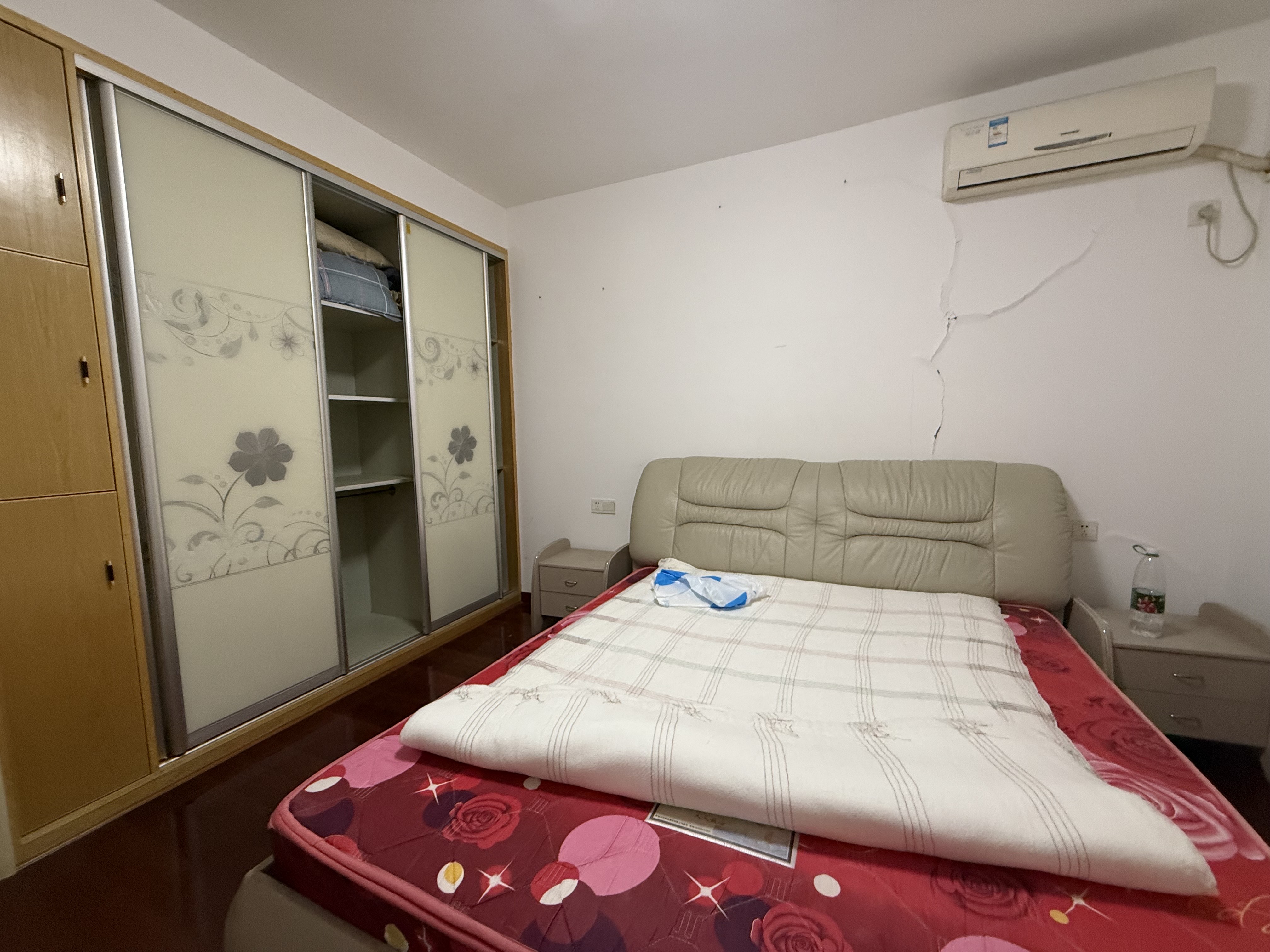 禧诚月畔湾  3室2厅2卫   1700.00元/月室内图