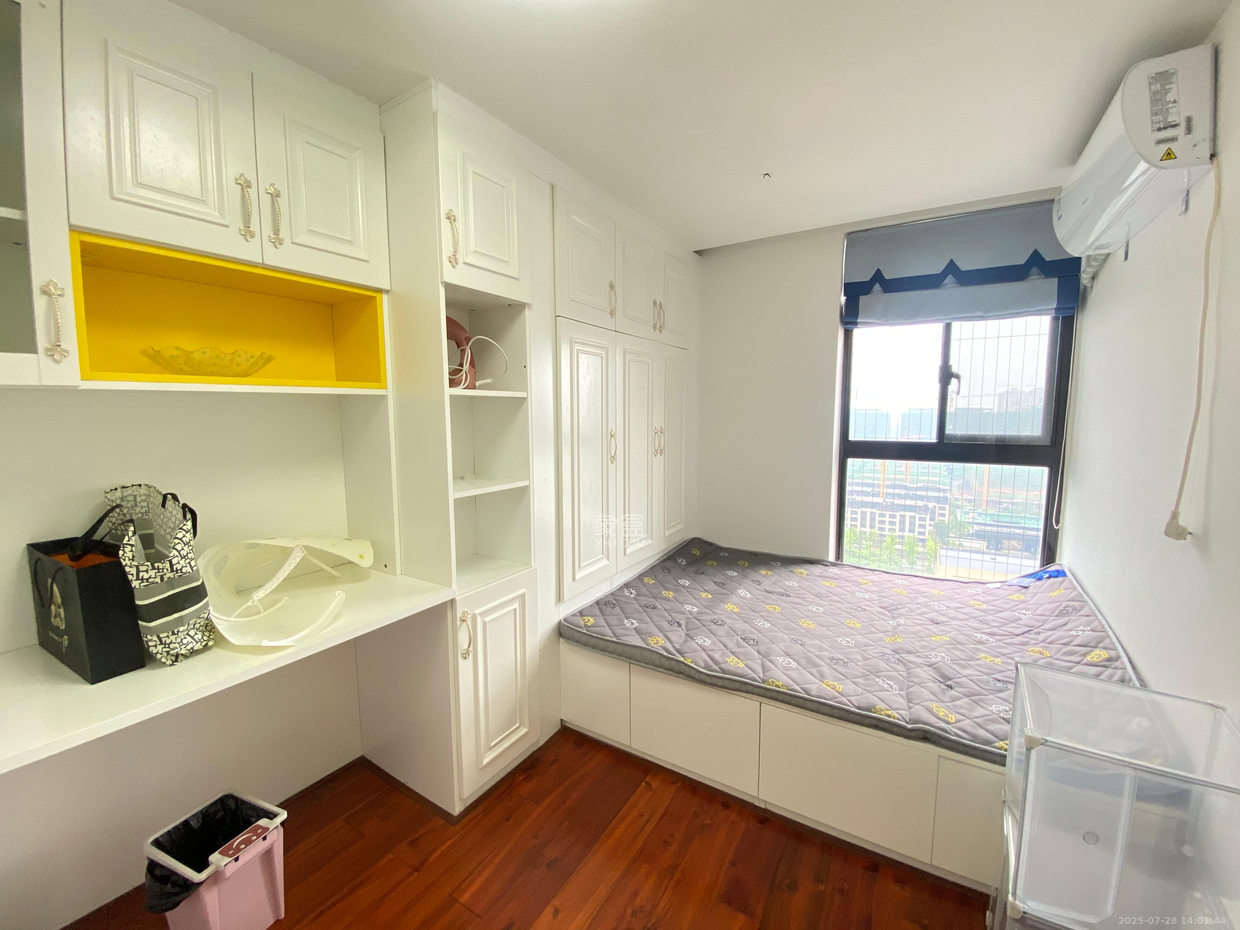 星湖湾一期高层  3室2厅3卫    4000.0元/月 星湖湾一期高层  3室2厅3卫    4000.0元/月室内图