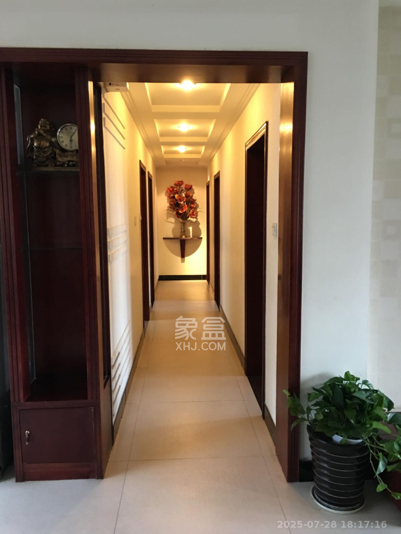 芙蓉公寓 4室2厅2卫 2600.0元/月 芙蓉公寓 4室2厅2卫 2600.0元/月室内图