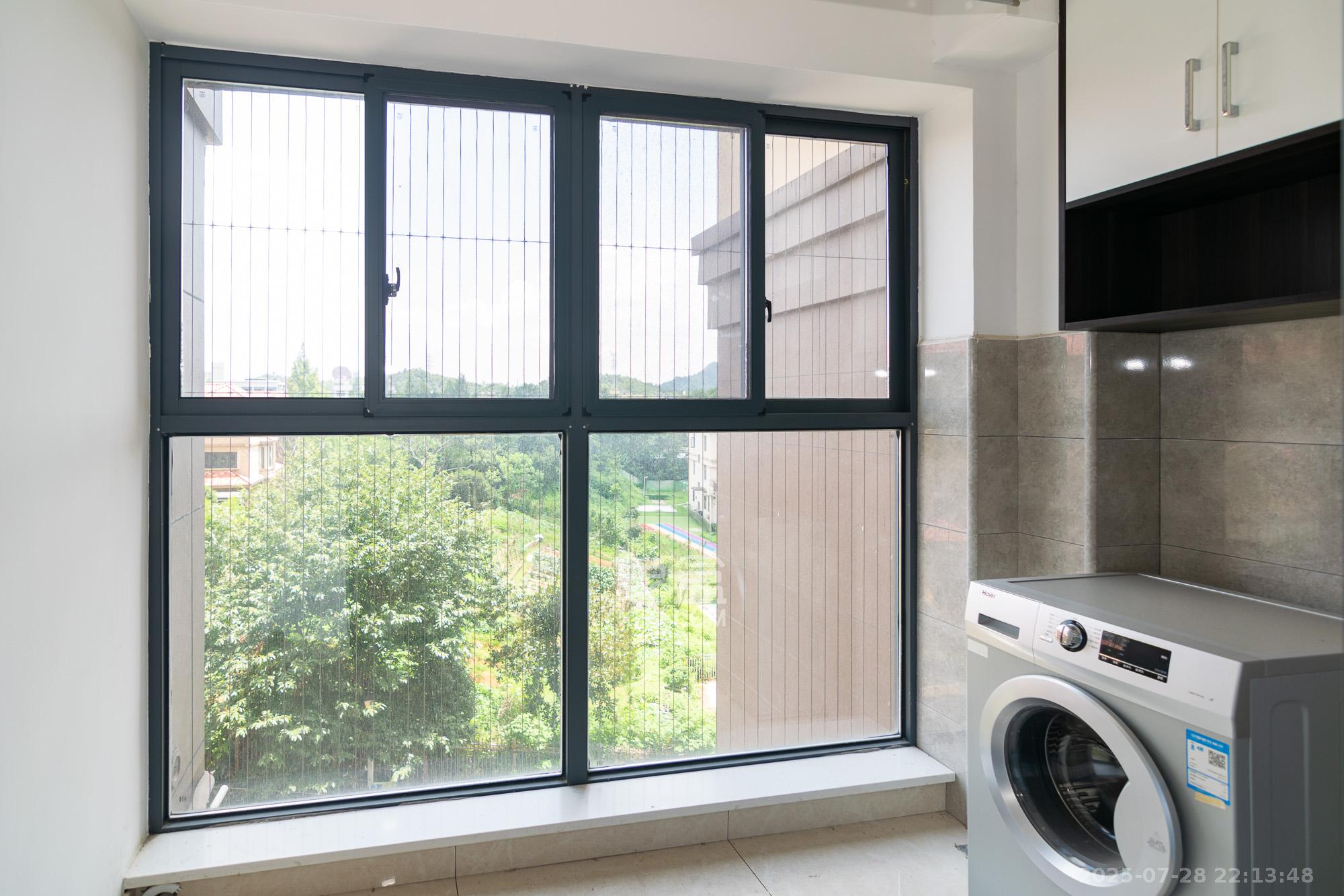 中粮鸿云 3室2厅1卫 75.80万 中粮鸿云 3室2厅1卫 75.80万阳台