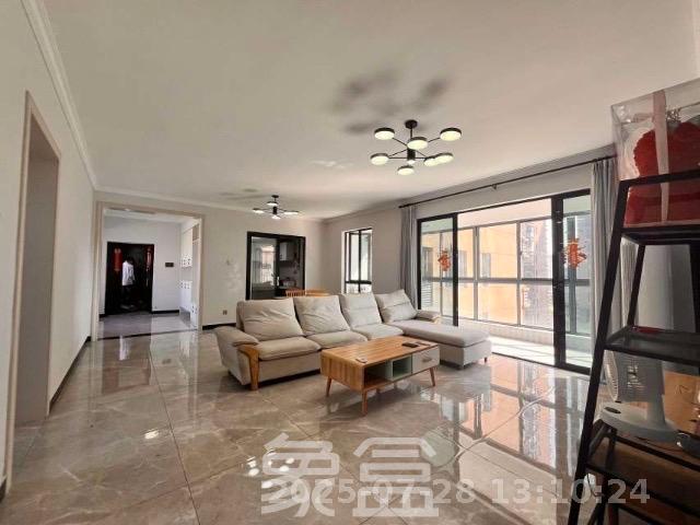 荣悦台 3室2厅2卫 4500.0元/月 荣悦台 3室2厅2卫 4500.0元/月室内图