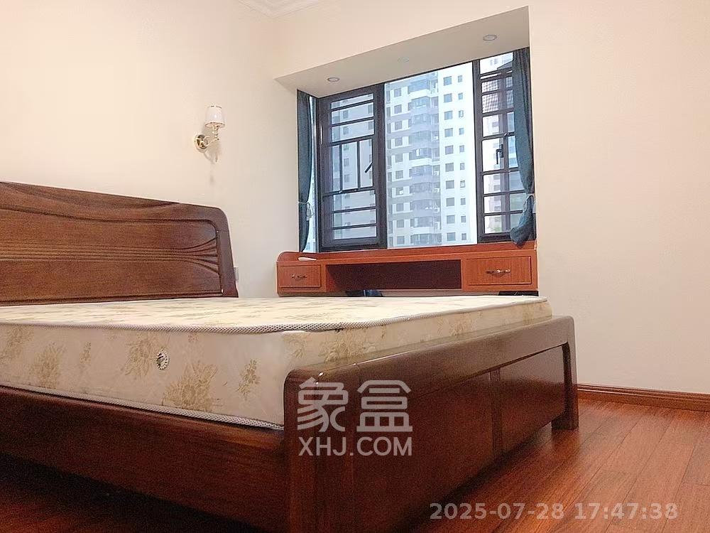 长房云时代  3室2厅2卫   1800.00元/月