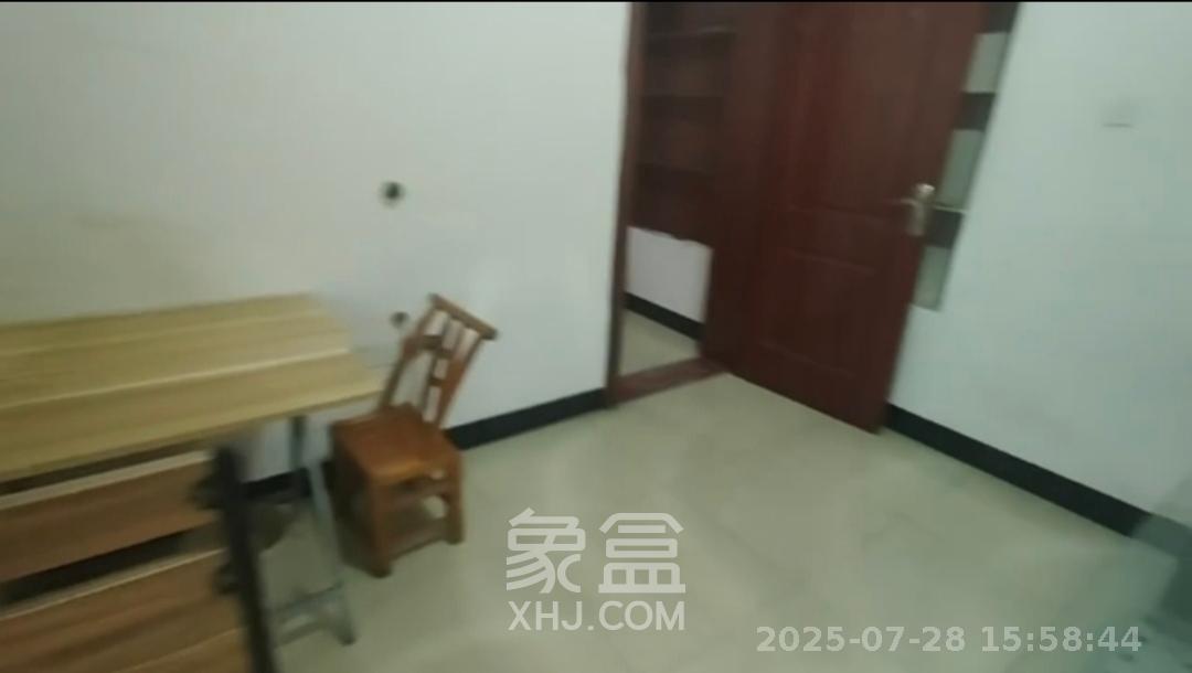 荷花园安置小区  1室1厅1卫   1300.00元/月室内图