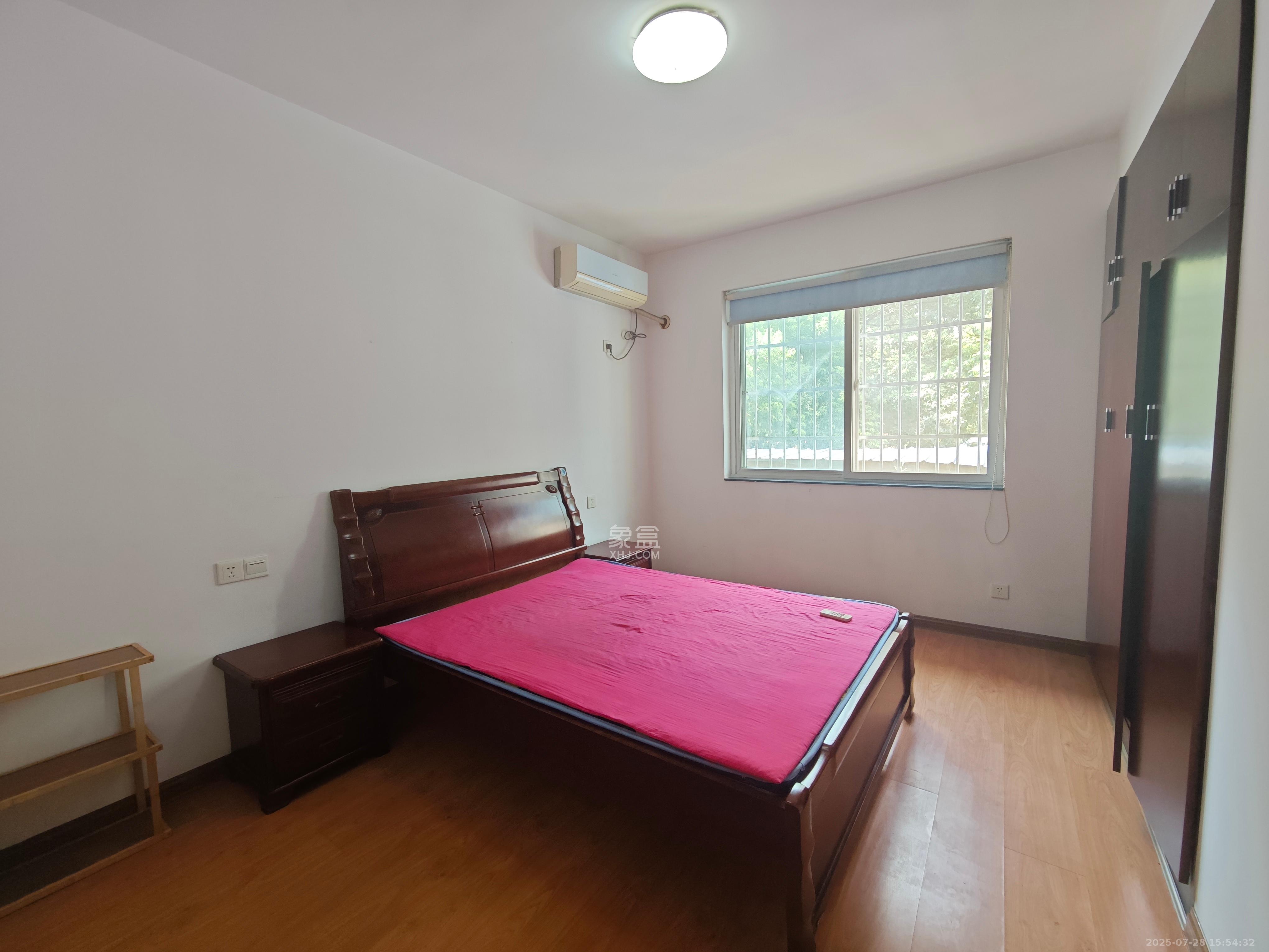 华银南苑 3室2厅2卫 1900.0元/月 华银南苑 3室2厅2卫 1900.0元/月室内图