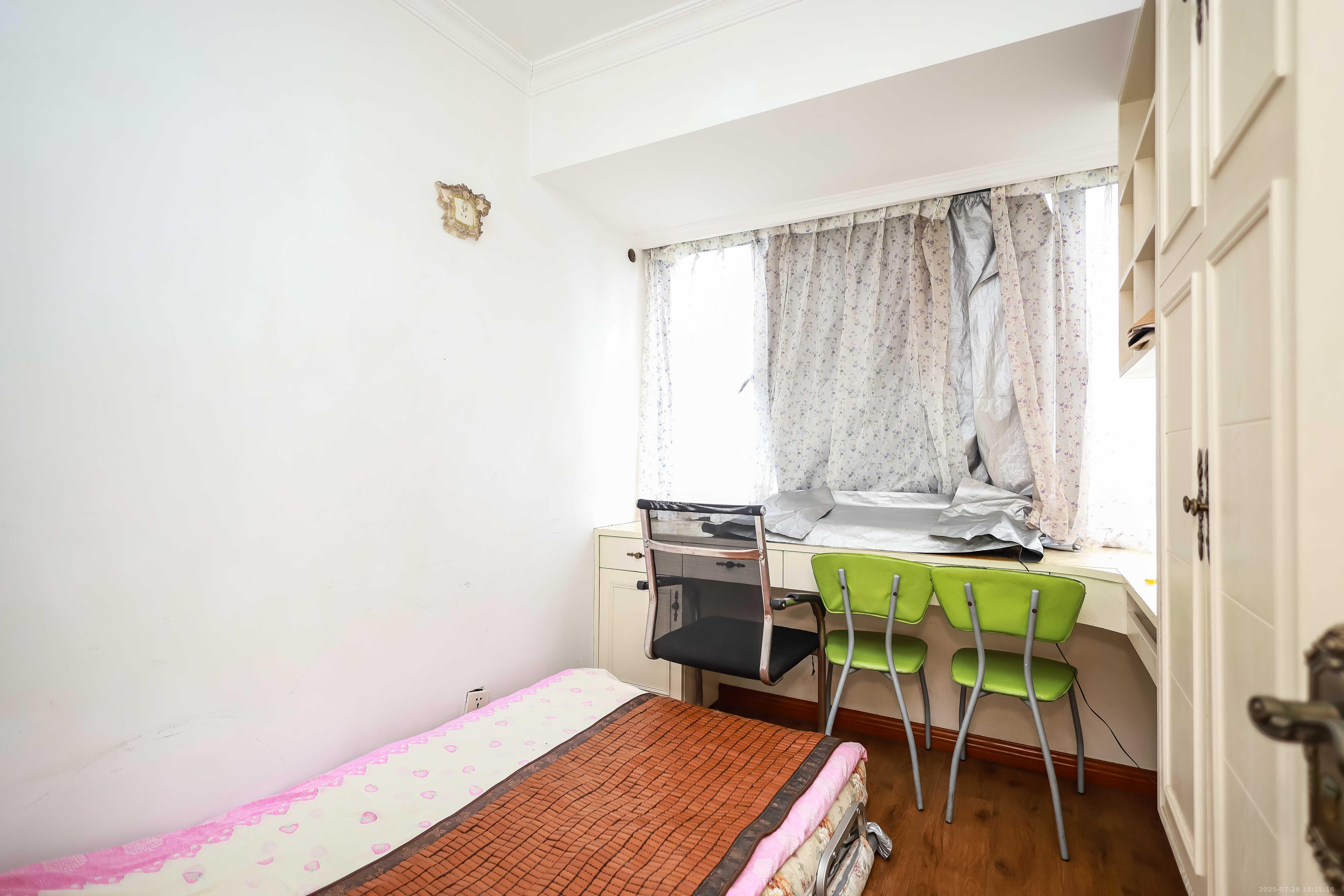 西城龙庭 3室2厅2卫 88.0万 西城龙庭 3室2厅2卫 88.0万卧室