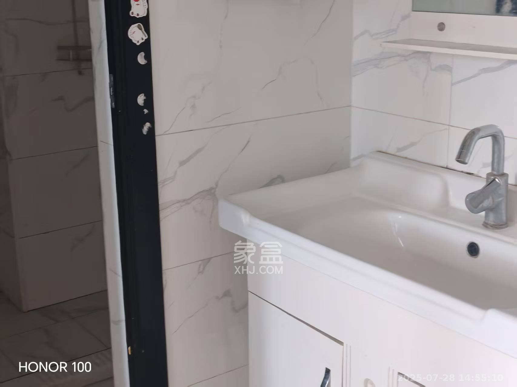 南城印象  1室2厅1卫   2300.00元/月室内图