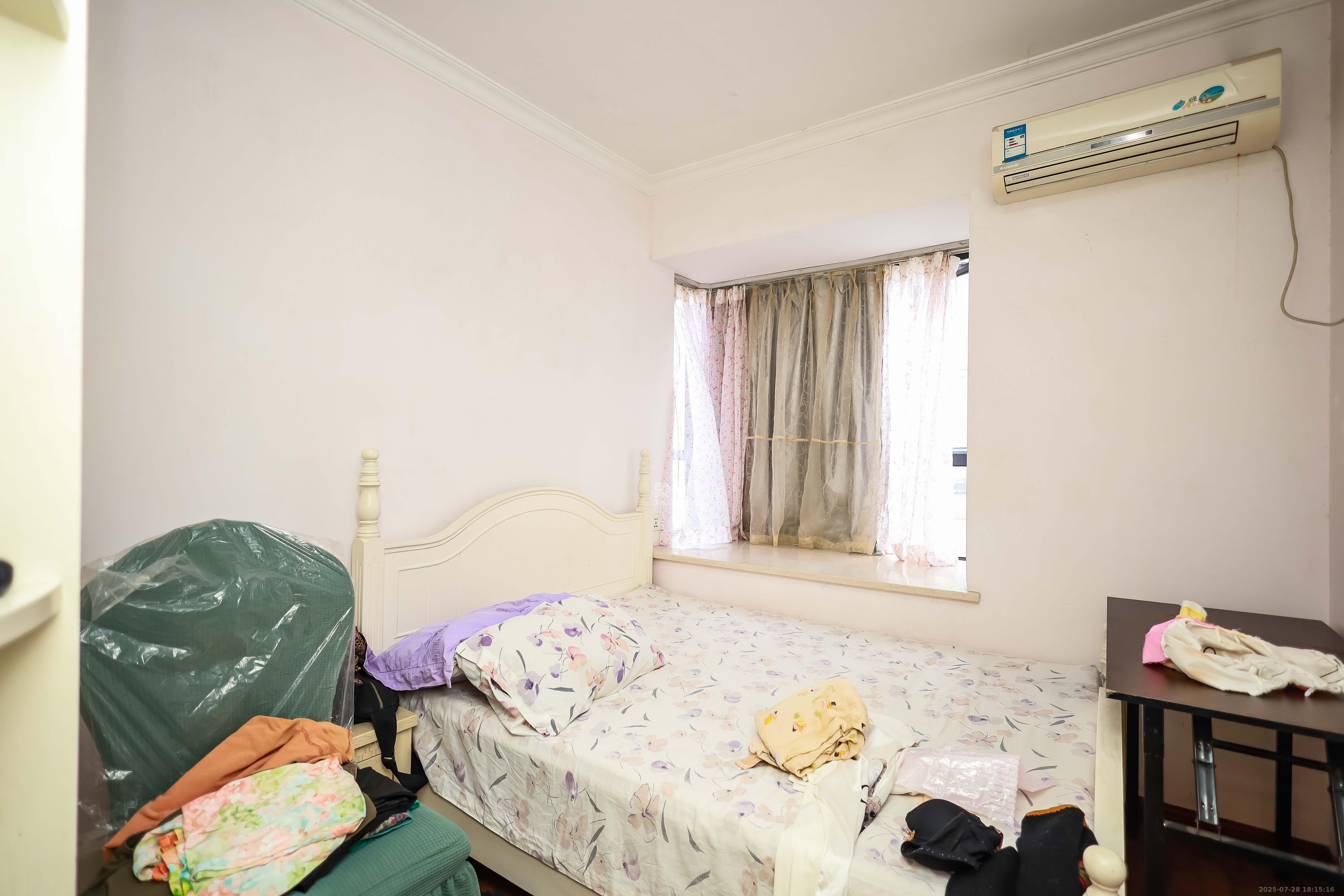 西城龙庭  3室2厅2卫    88.0万卧室