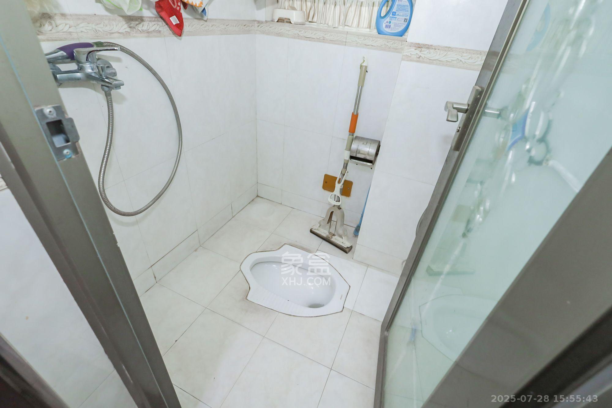 枫树园 4室2厅2卫 3500.0元/月 枫树园 4室2厅2卫 3500.0元/月室内图