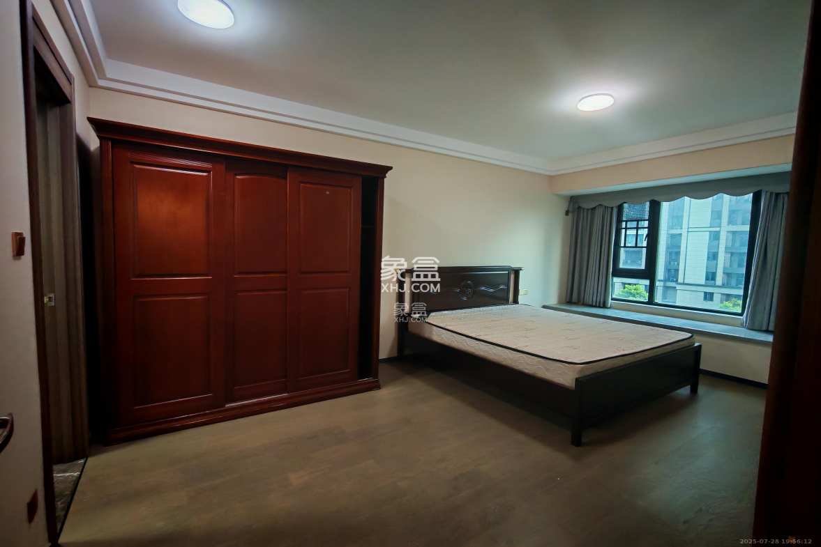 中海阅麓山一期  3室2厅2卫    2900.0元/月 中海阅麓山一期  3室2厅2卫    2900.0元/月室内图