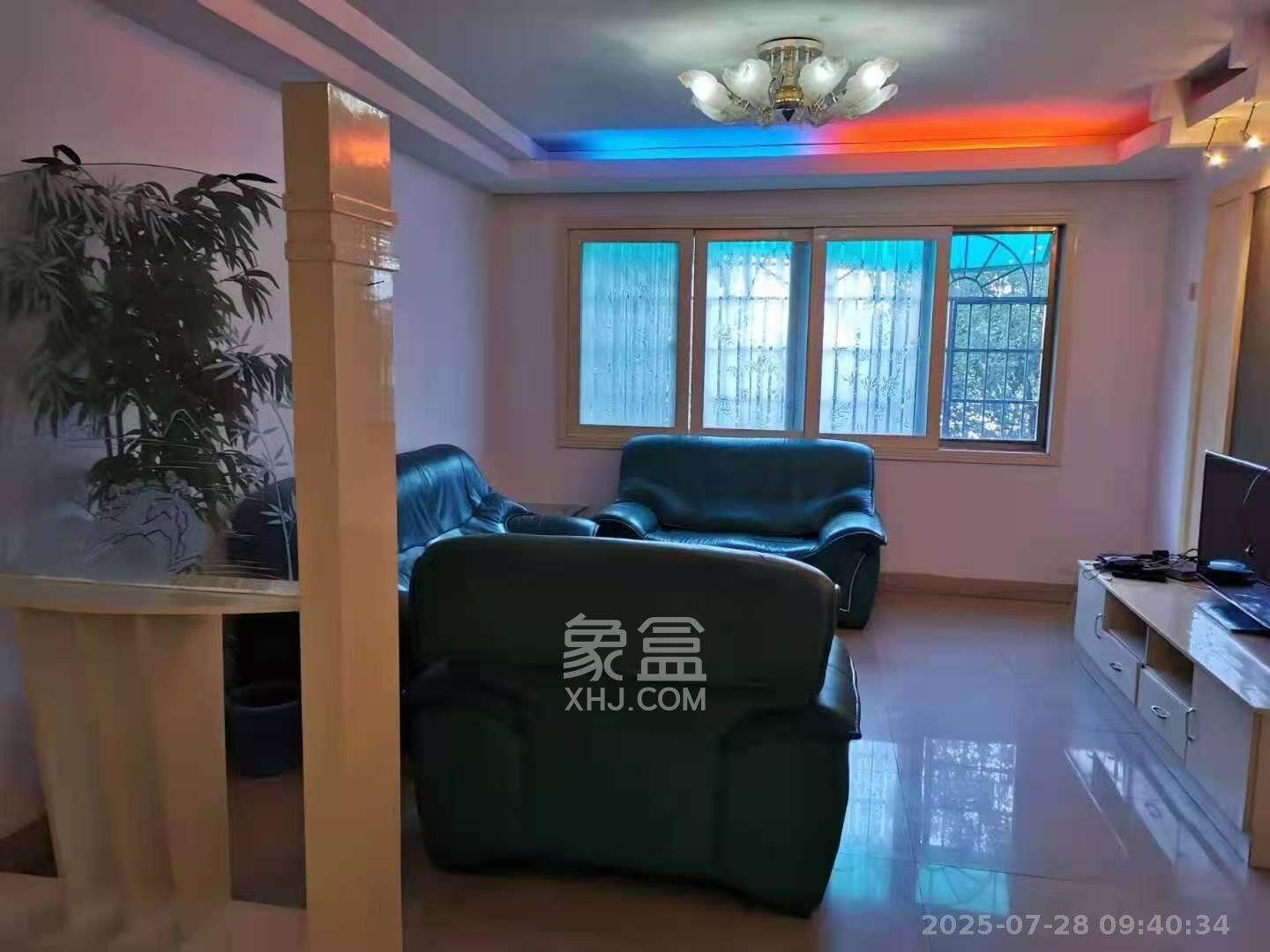 南明苑西区 3室2厅1卫 2400.0元/月 南明苑西区 3室2厅1卫 2400.0元/月室内图