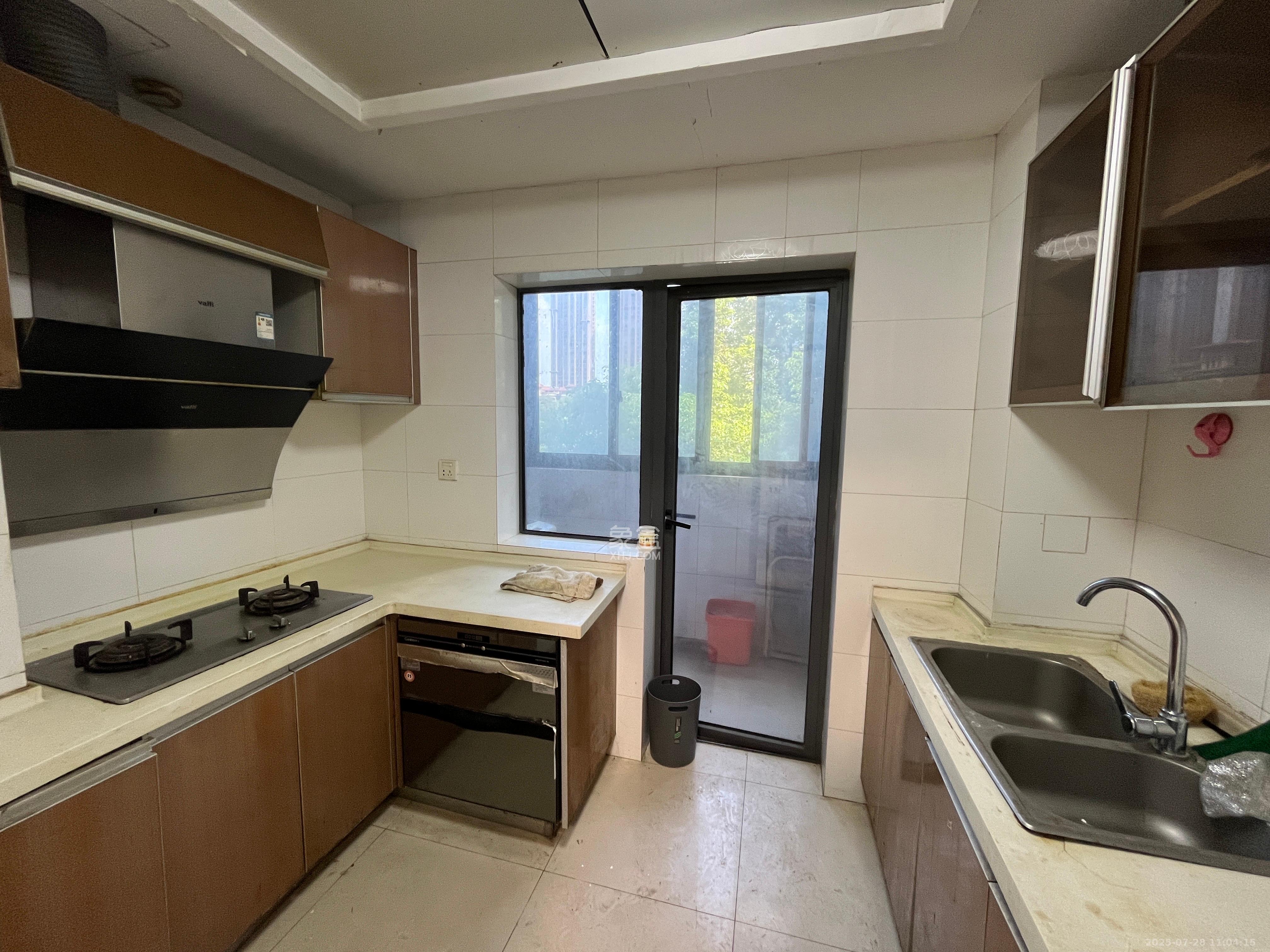 珠江花城二期扶水岸 3室2厅1卫 2300.0元/月 珠江花城二期扶水岸 3室2厅1卫 2300.0元/月室内图