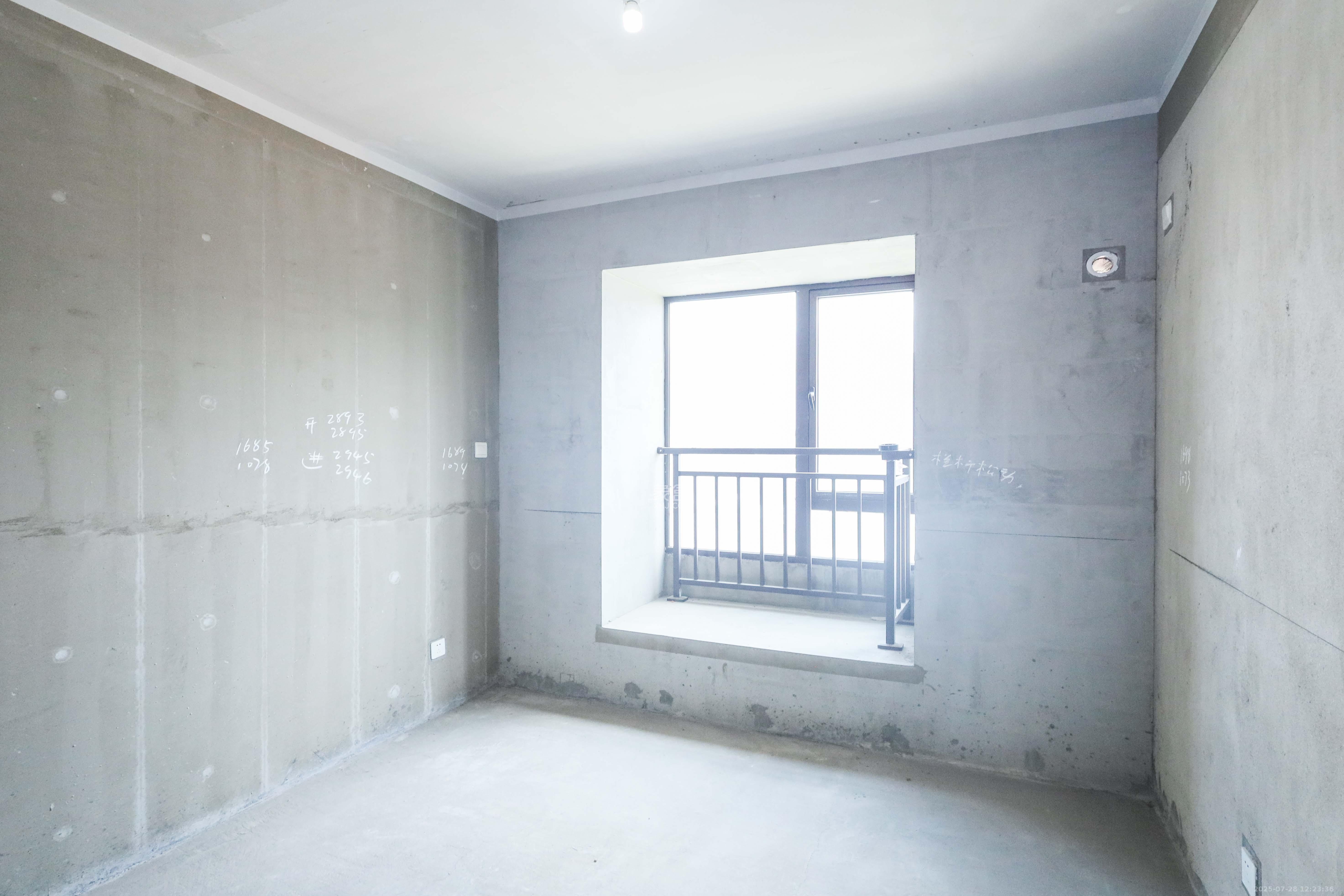 中国铁建梅溪青秀三期 4室2厅2卫 193.0万 中国铁建梅溪青秀三期 4室2厅2卫 193.0万卧室