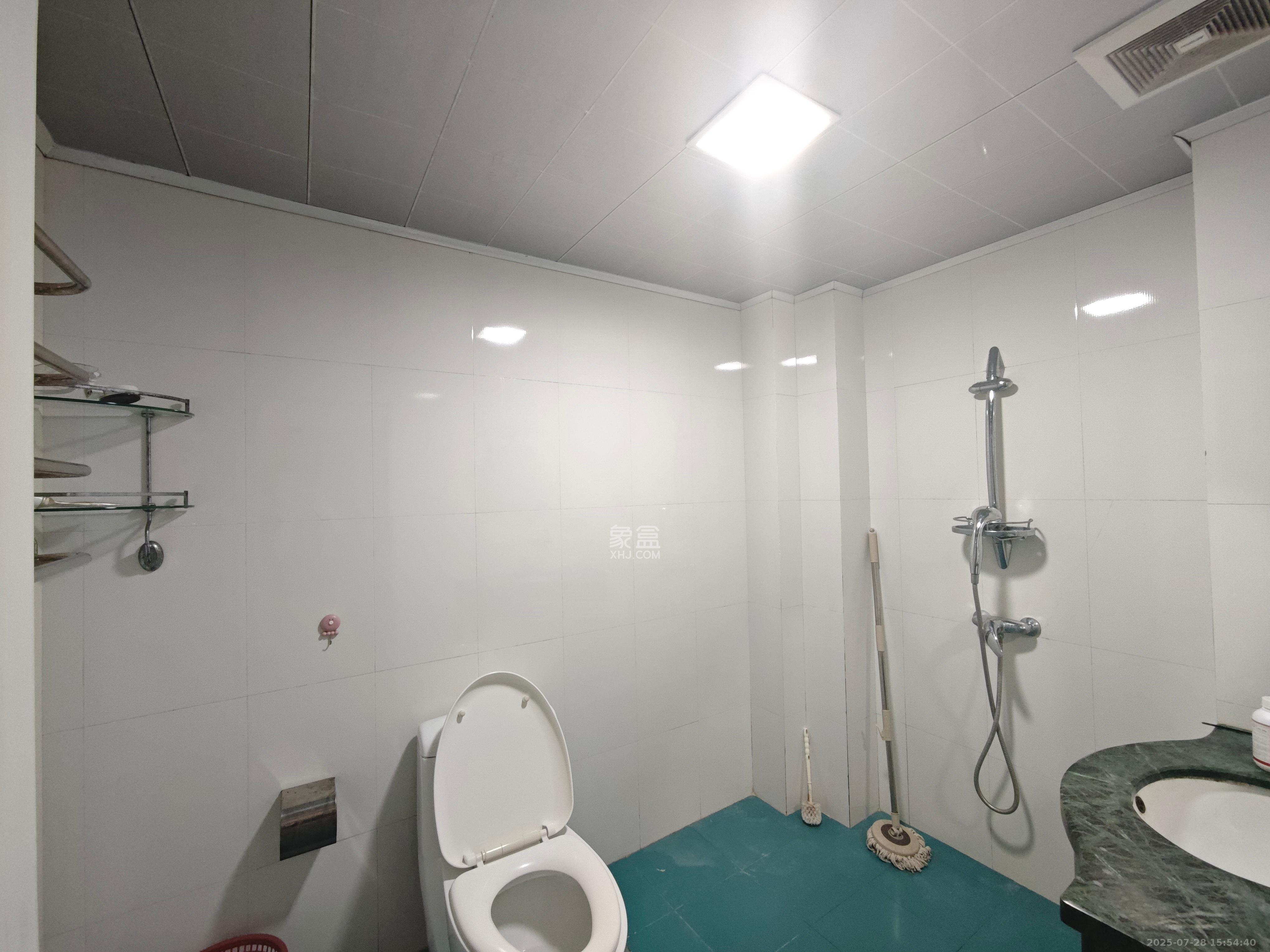 华银南苑 3室2厅2卫 1900.0元/月 华银南苑 3室2厅2卫 1900.0元/月室内图