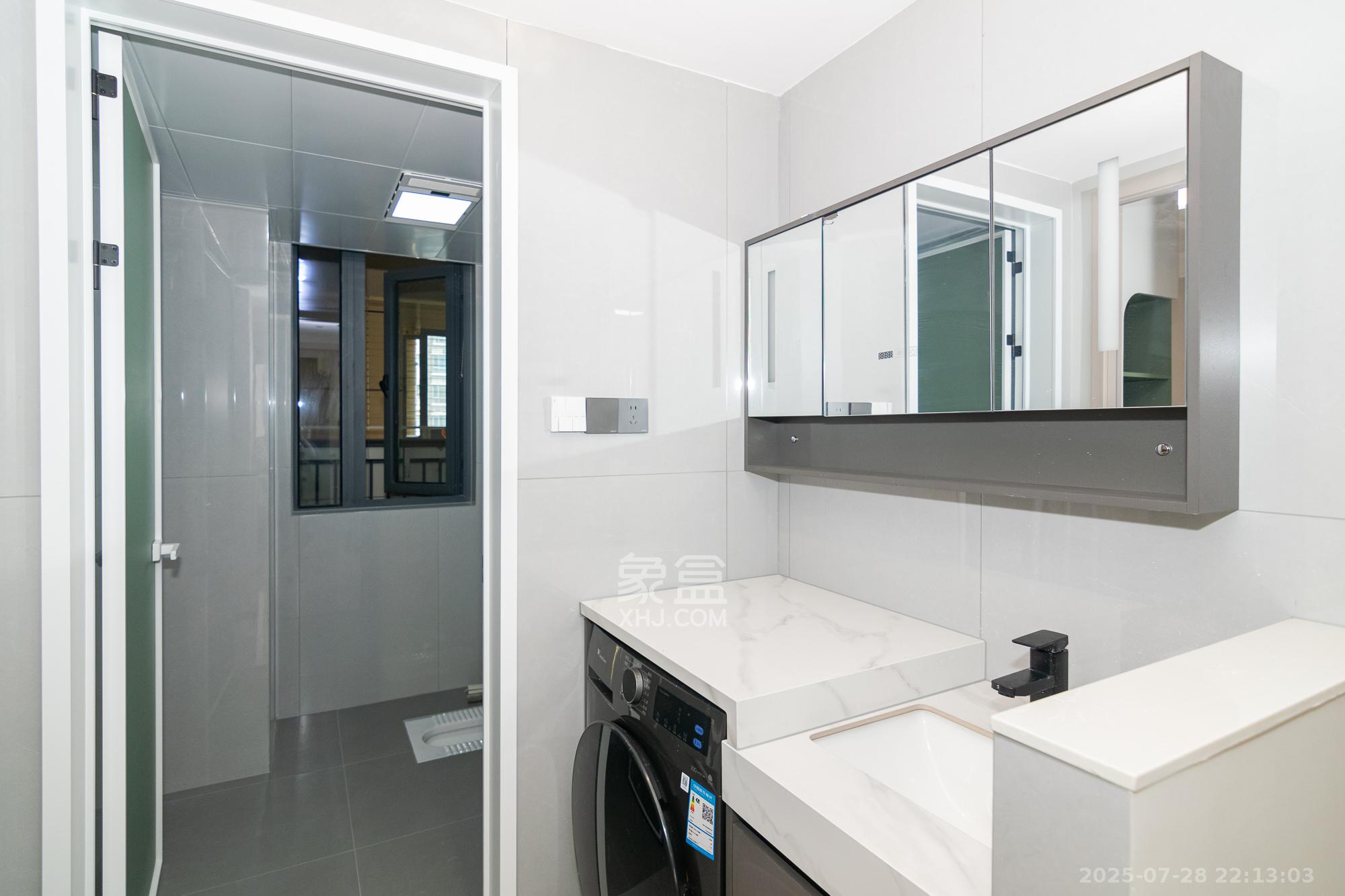 澳海月亮湾  4室2厅2卫    89.8万卫生间