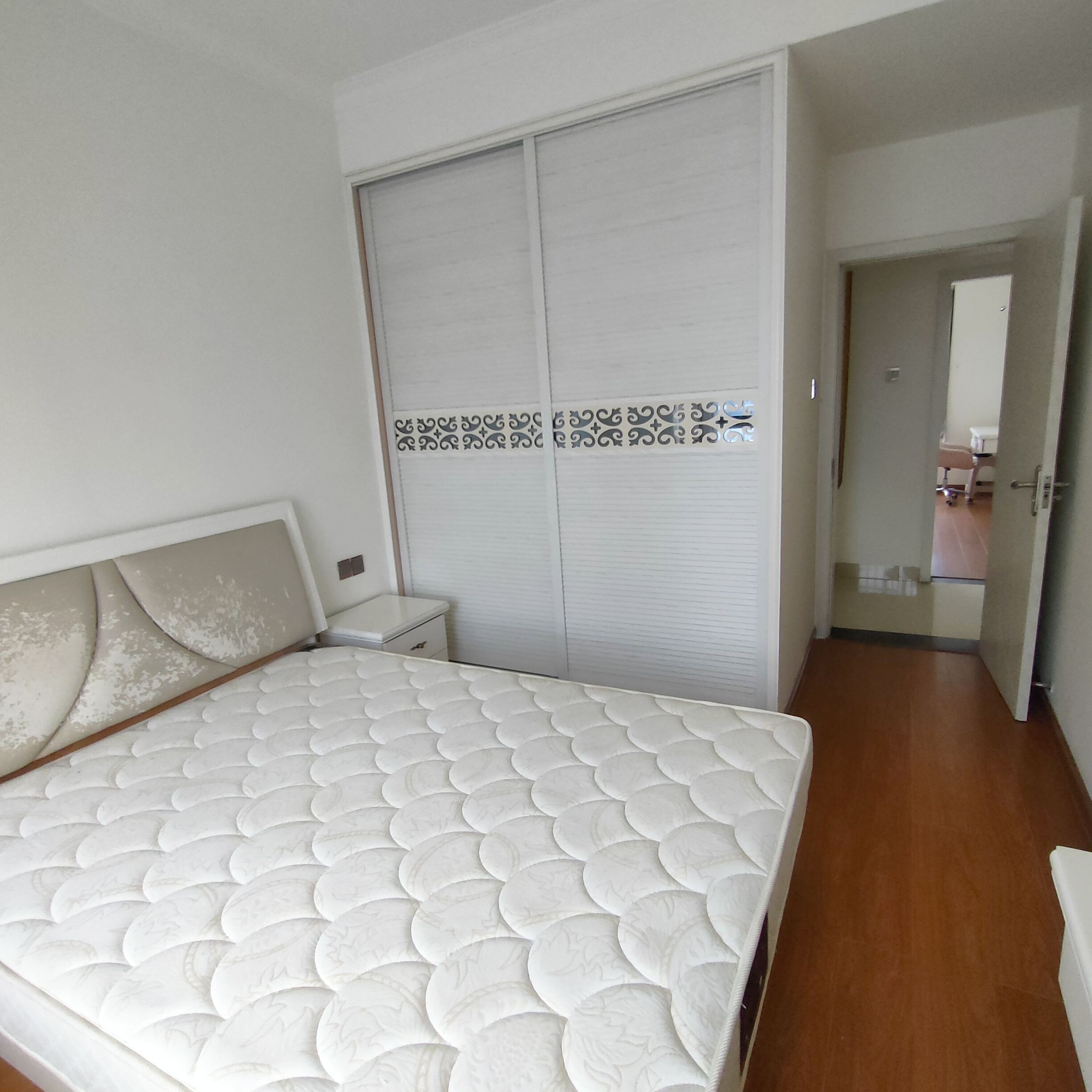 金和天下  4室2厅2卫    88.8万客厅