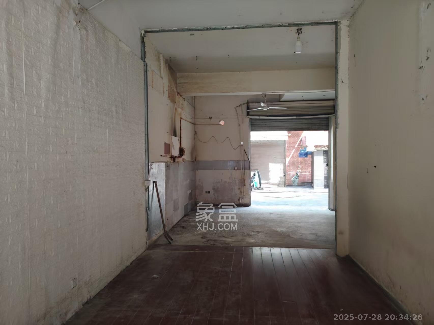 高云安置小区 3室0厅0卫 3300.0元/月 高云安置小区 3室0厅0卫 3300.0元/月室内图