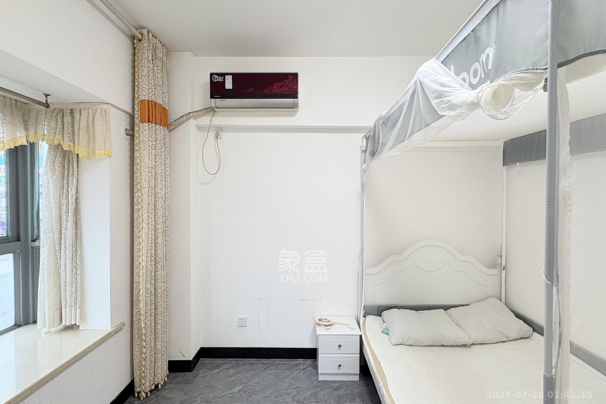 西罗亚大厦  1室1厅1卫    34.0万客厅