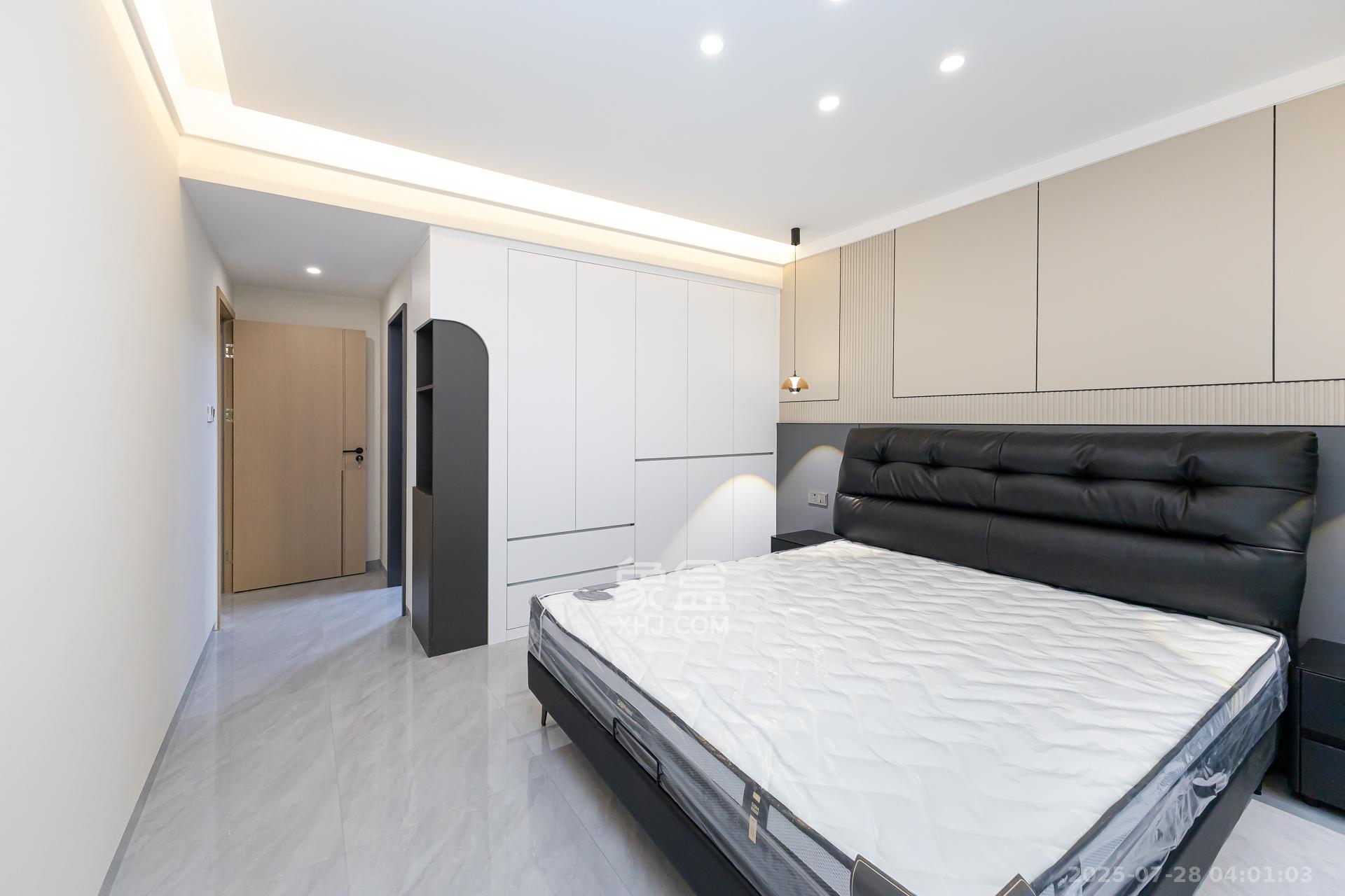 明发阅江悦府  5室2厅2卫    119.8万 明发阅江悦府  5室2厅2卫    119.8万卧室