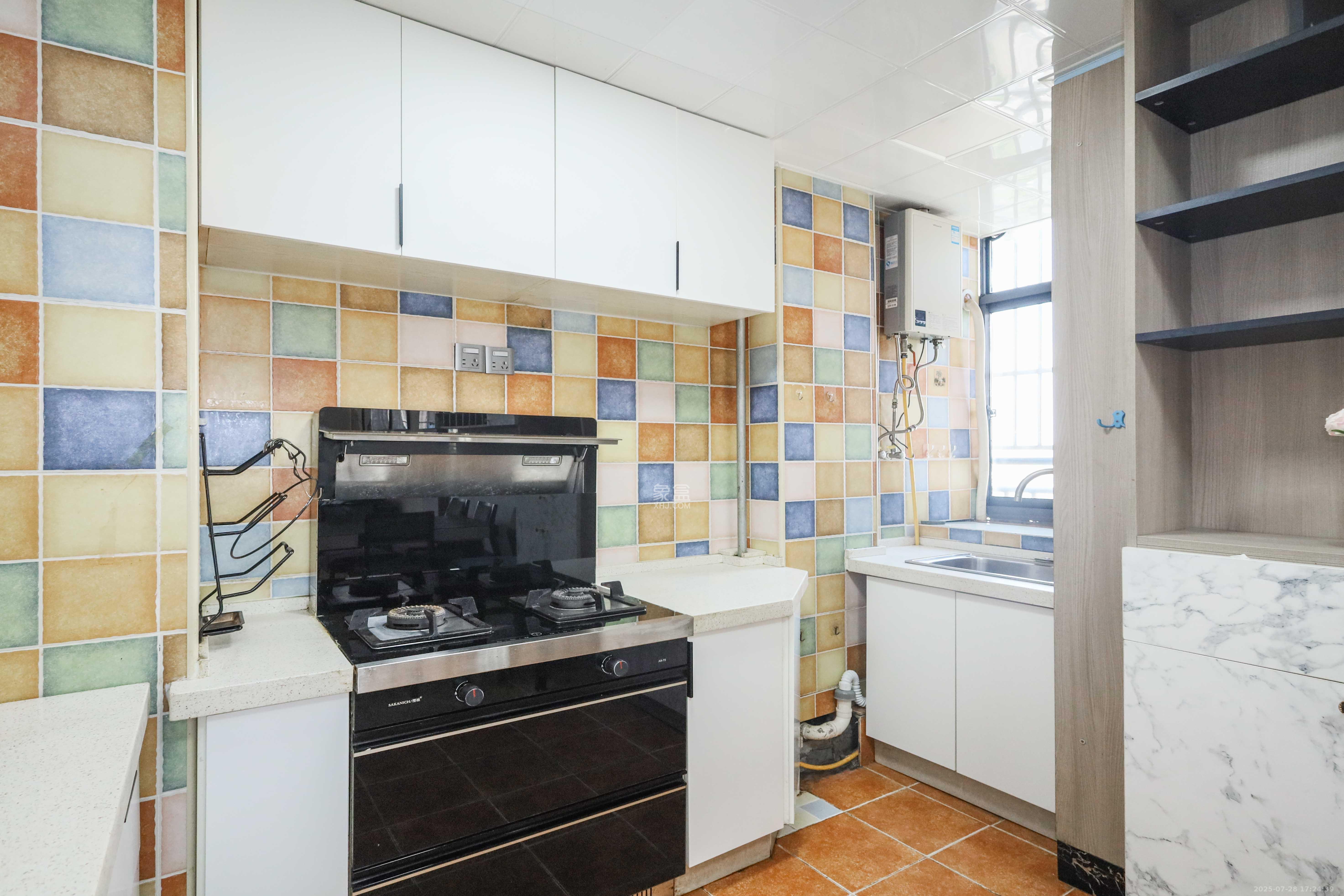 天元涉外景园C区  3室2厅1卫    70.0万 天元涉外景园C区  3室2厅1卫    70.0万厨房