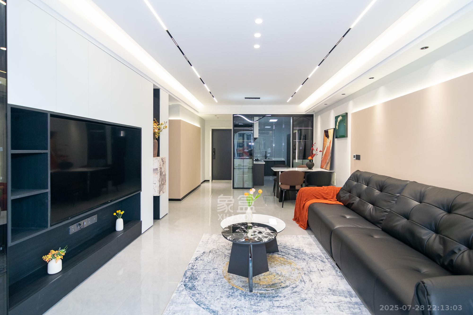 澳海月亮湾  4室2厅2卫    89.8万客厅