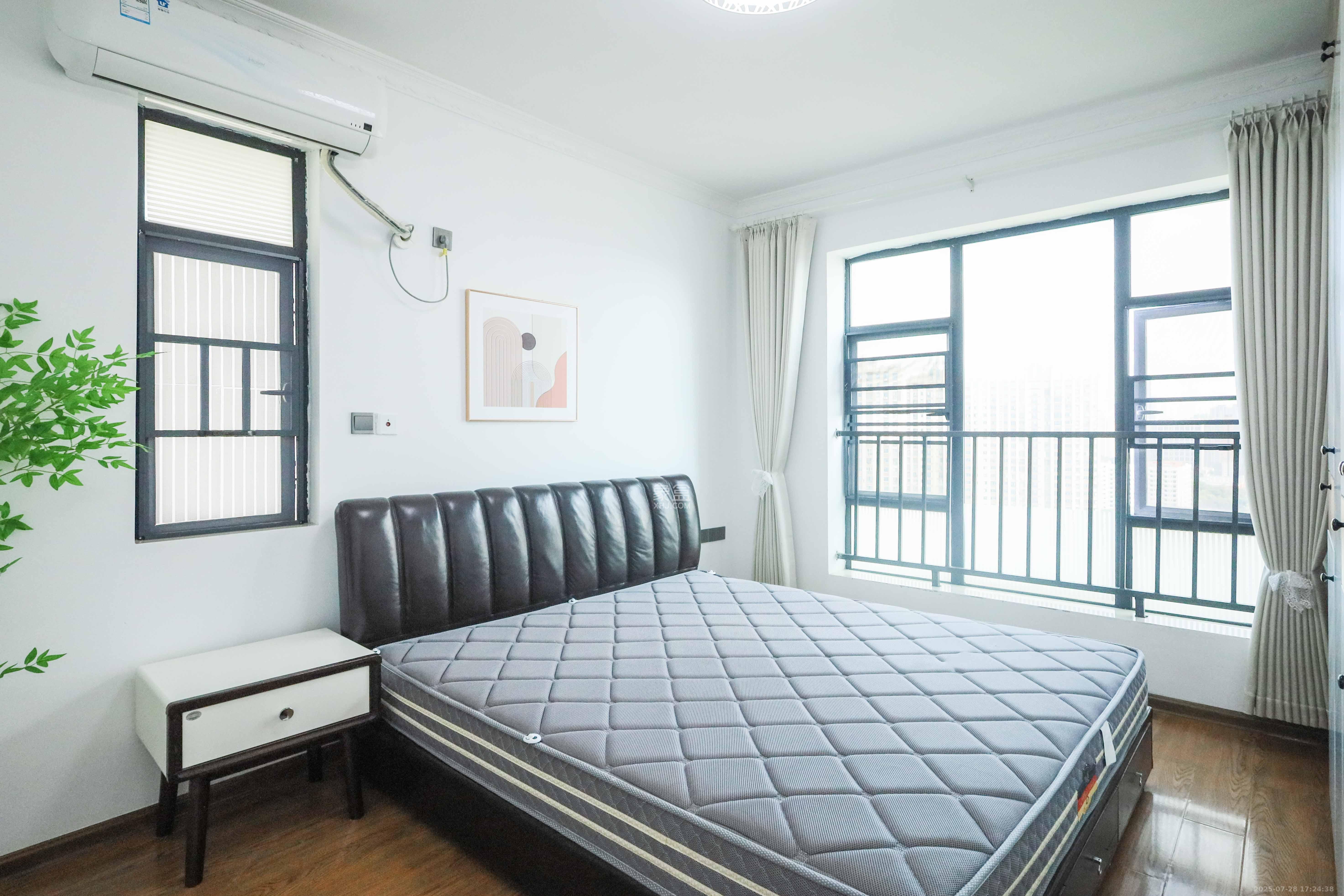 天元涉外景园C区  3室2厅1卫    70.0万 天元涉外景园C区  3室2厅1卫    70.0万卧室