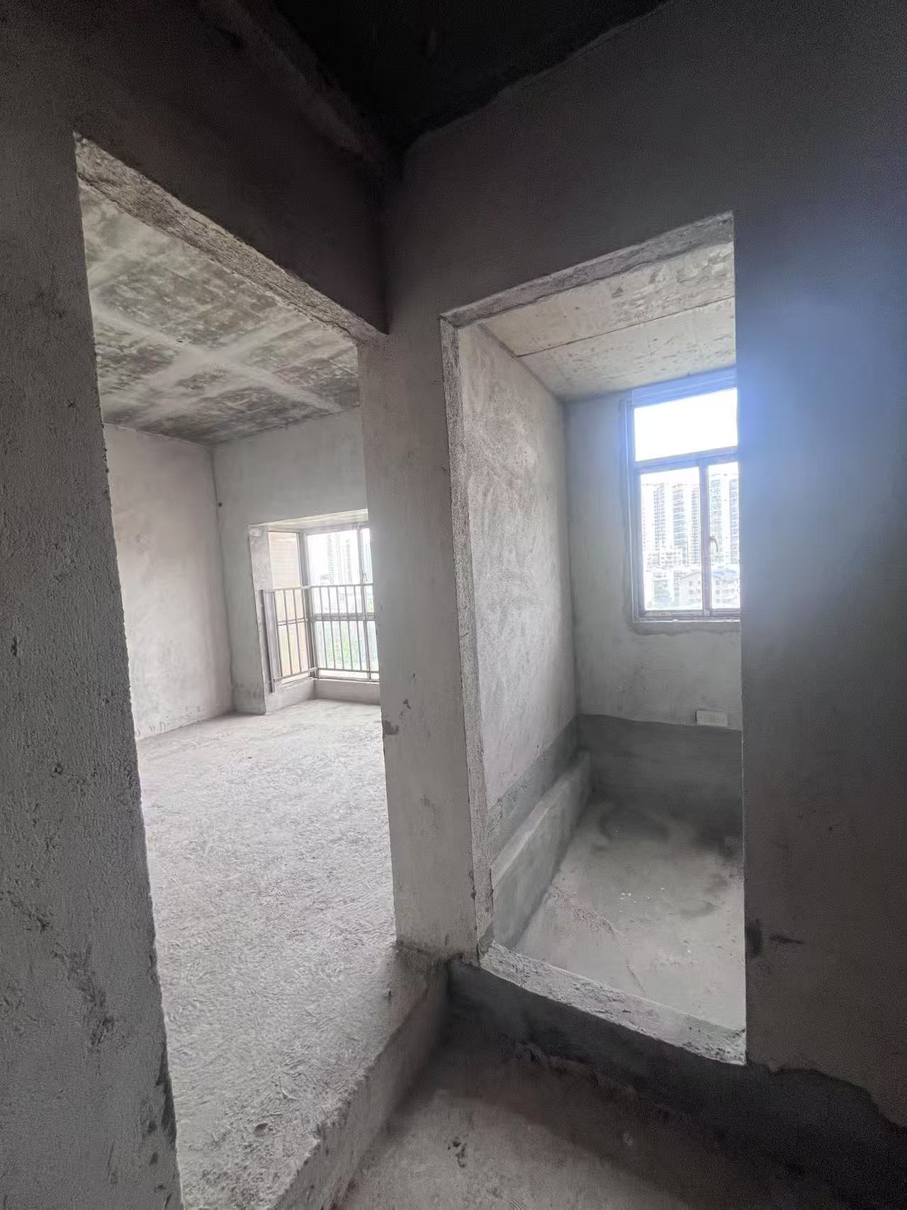 山水天城西区  3室2厅2卫   49.00万客厅