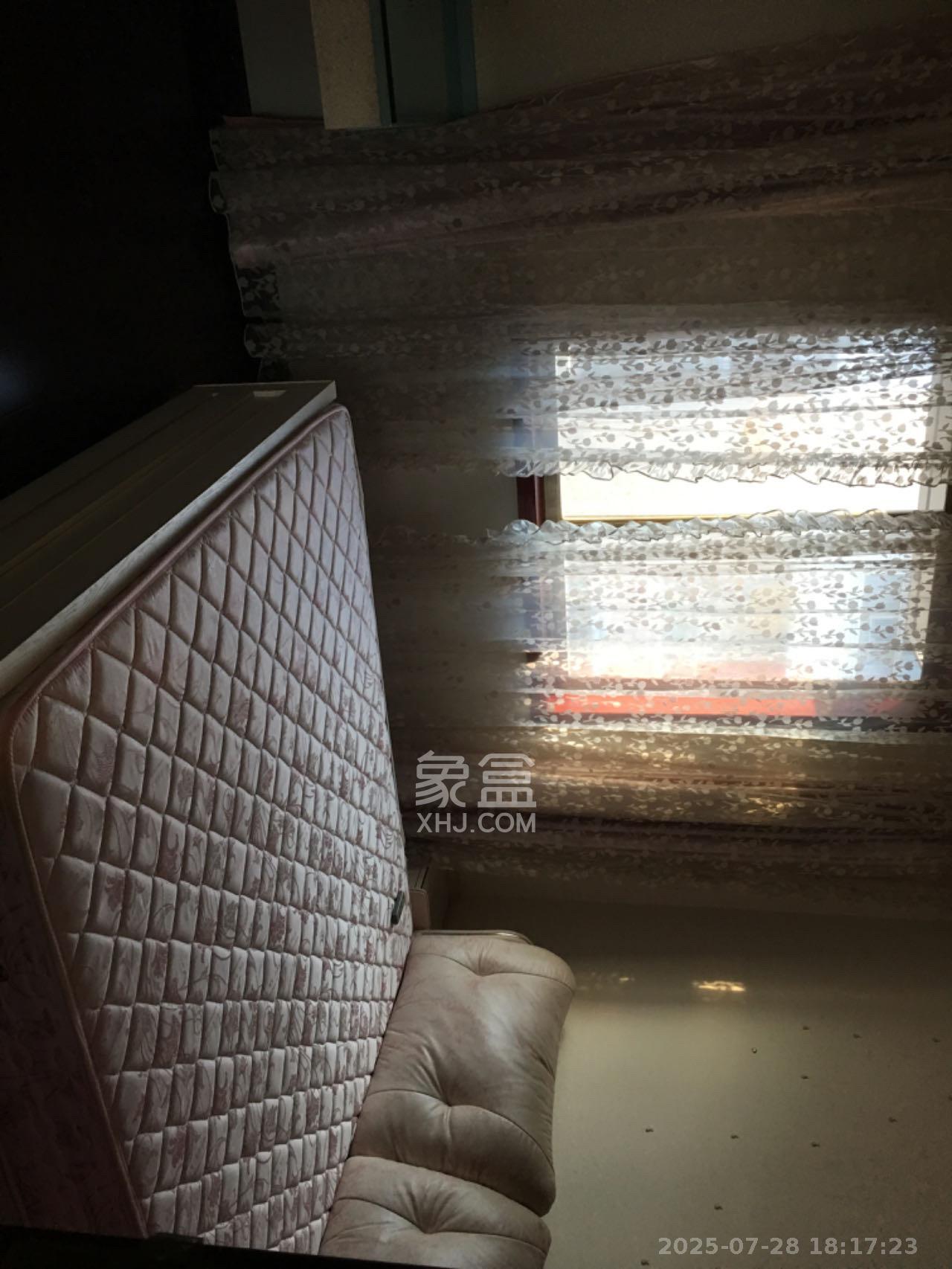 芙蓉公寓 4室2厅2卫 2600.0元/月 芙蓉公寓 4室2厅2卫 2600.0元/月室内图