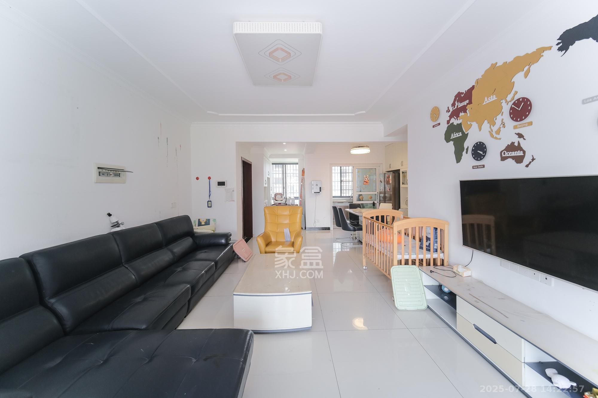 丰源国际 3室2厅2卫 81.0万 丰源国际 3室2厅2卫 81.0万客厅