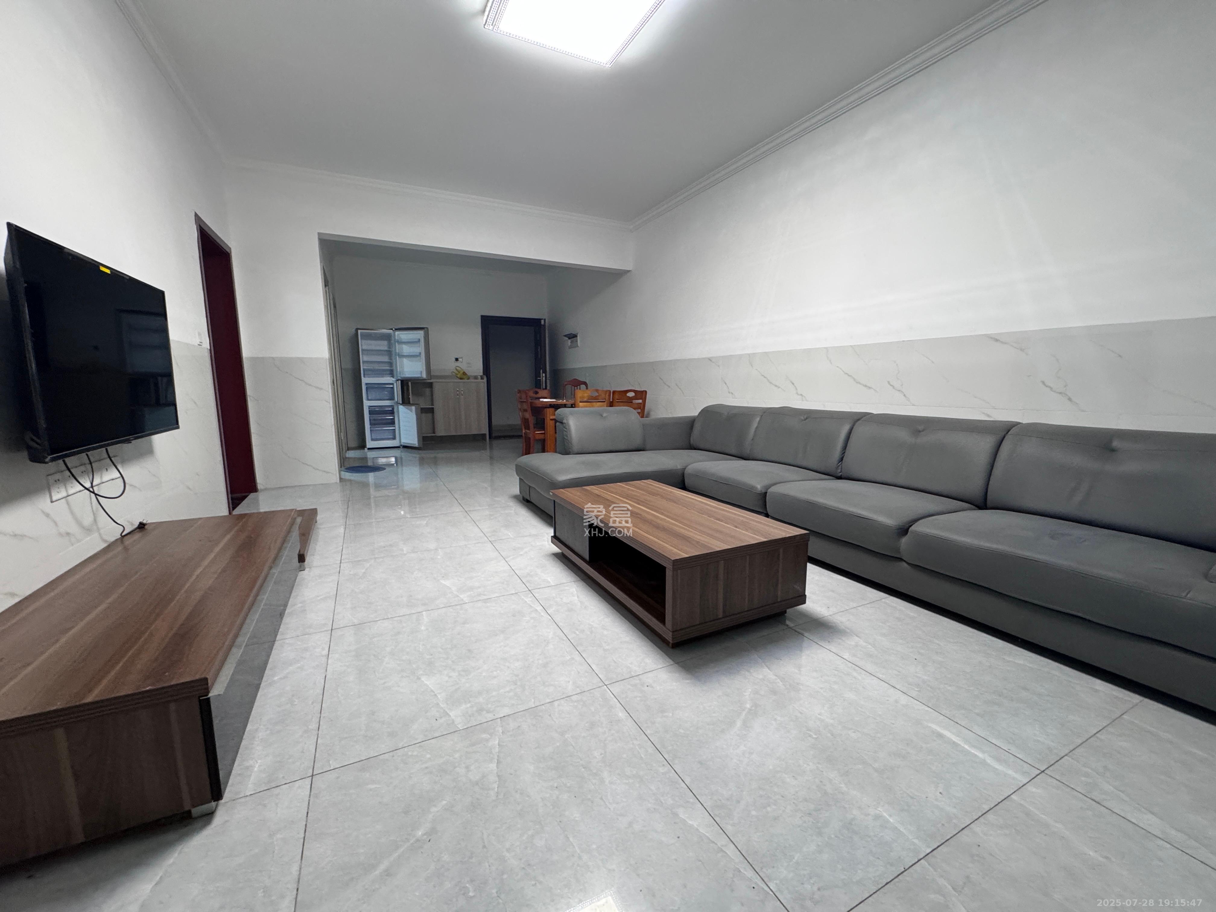 鄱阳佳郡 2室2厅1卫 1800.0元/月 鄱阳佳郡 2室2厅1卫 1800.0元/月室内图