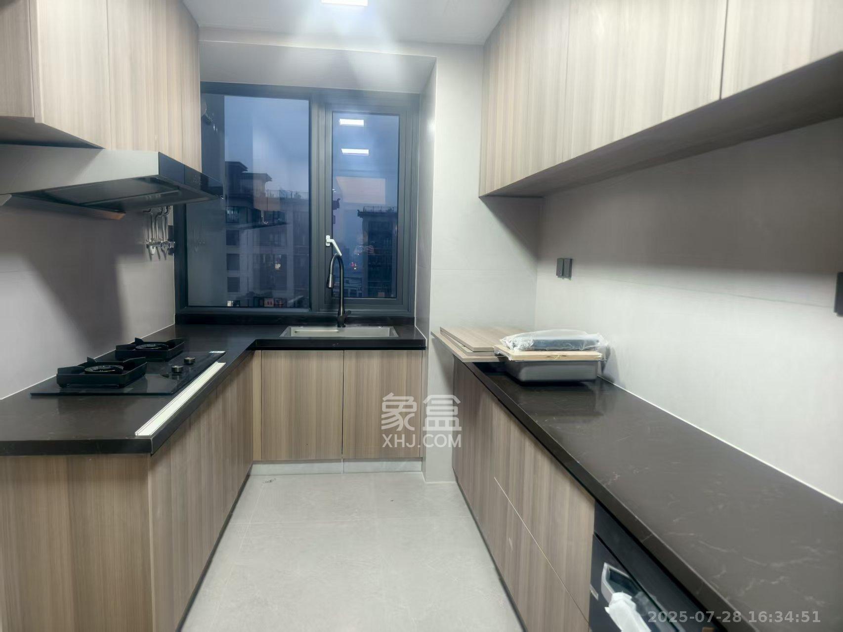 蓝光雍锦半岛  4室2厅2卫    4000.0元/月室内图