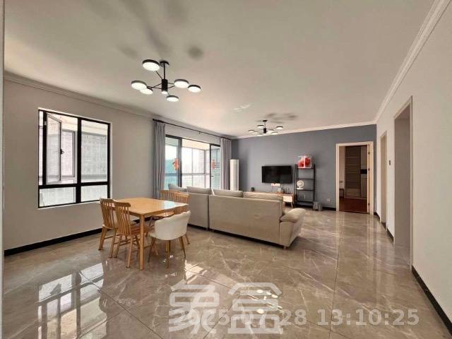 荣悦台  3室2厅2卫   4500.00元/月室内图