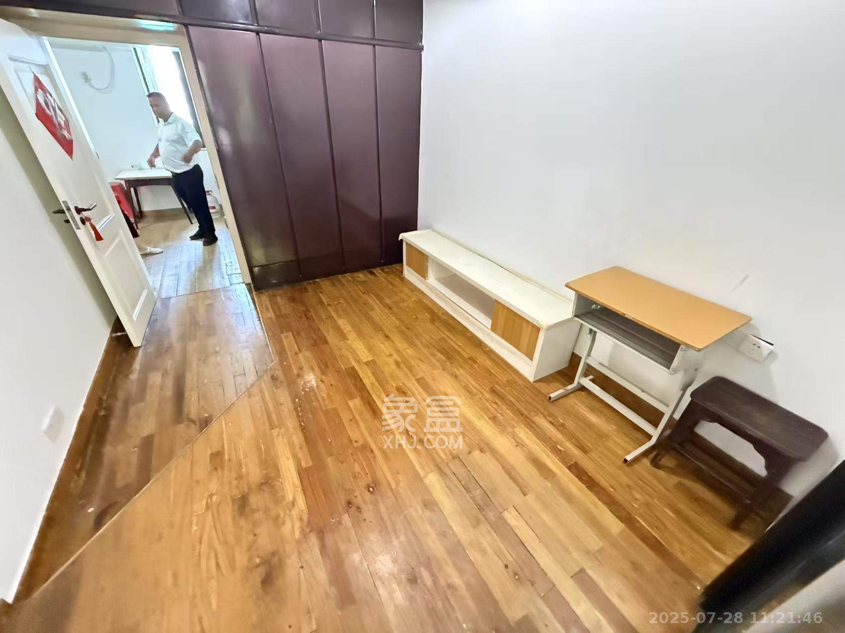 周南中学宿舍 2室1厅1卫 2600.0元/月 周南中学宿舍 2室1厅1卫 2600.0元/月室内图