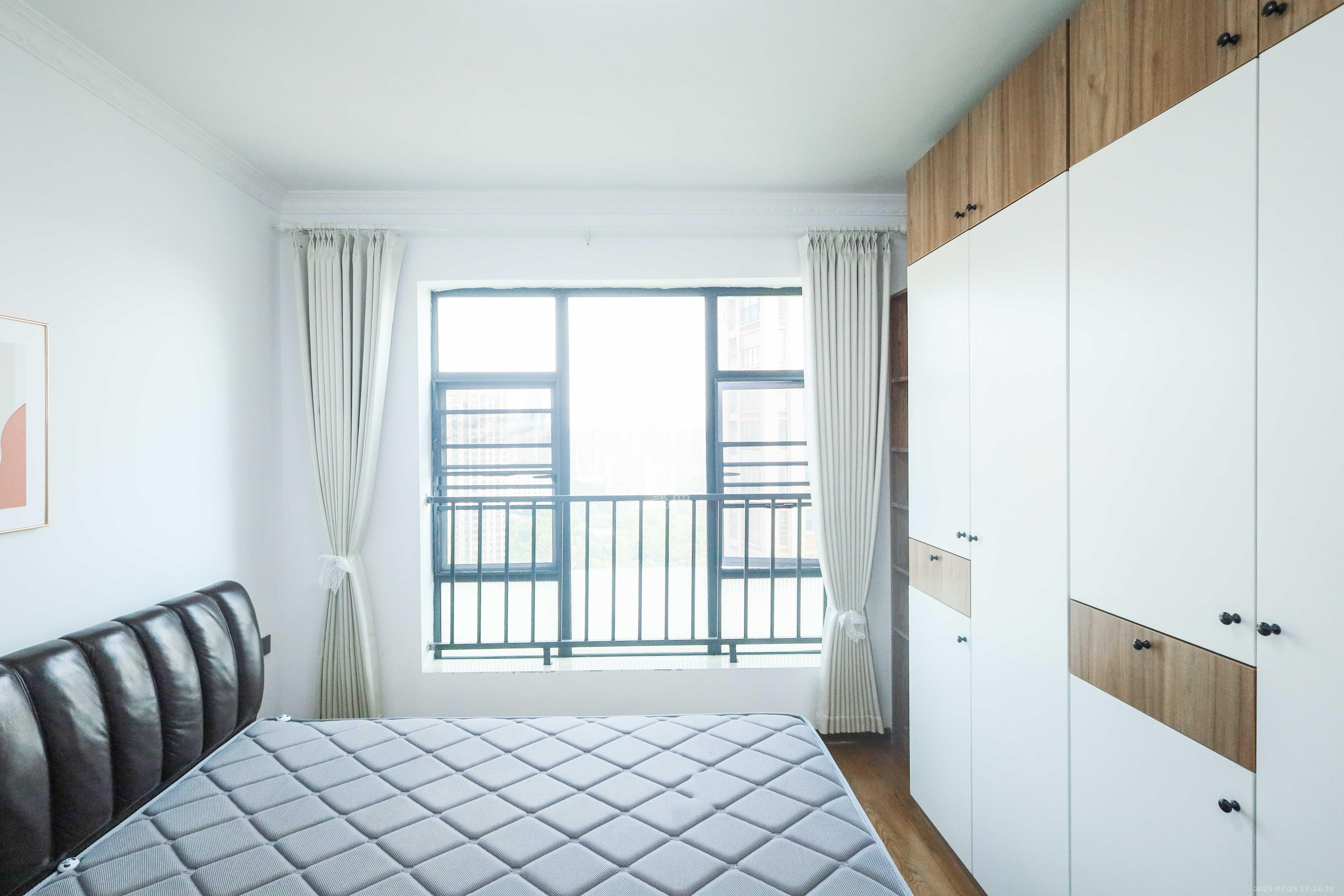 天元涉外景园C区  3室2厅1卫    70.0万 天元涉外景园C区  3室2厅1卫    70.0万卧室