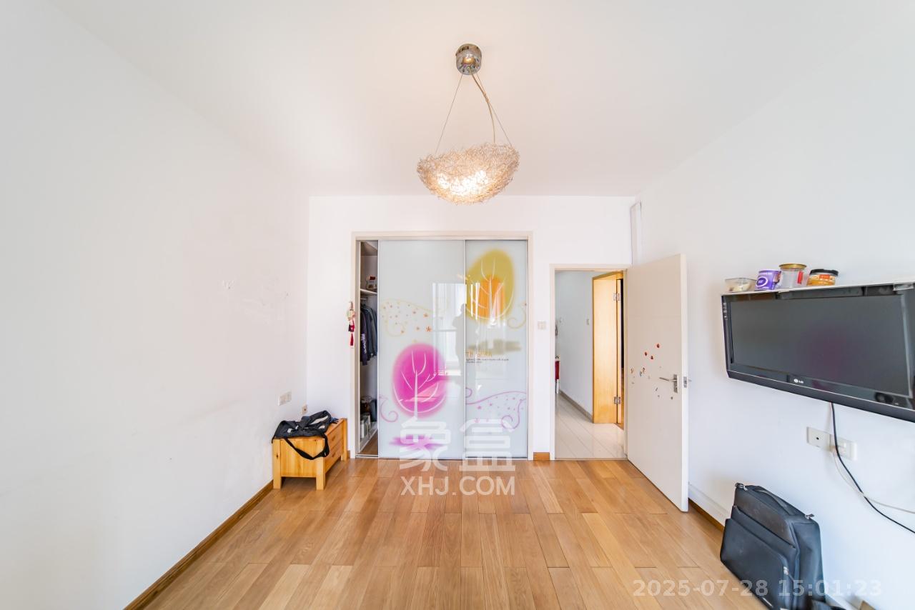 阳光100二期  3室2厅2卫    2600.0元/月室内图